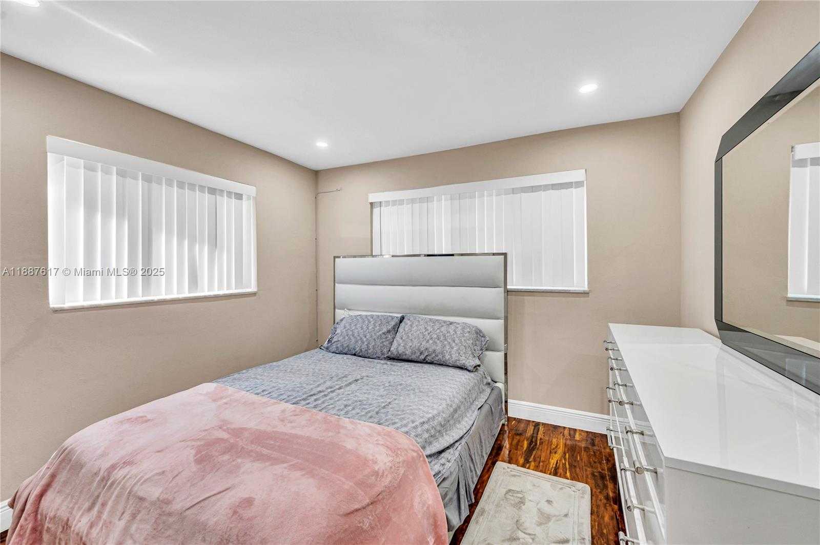Small Image of 5606 NORTH WEST 49TH AVE, Tamarac Number 27
