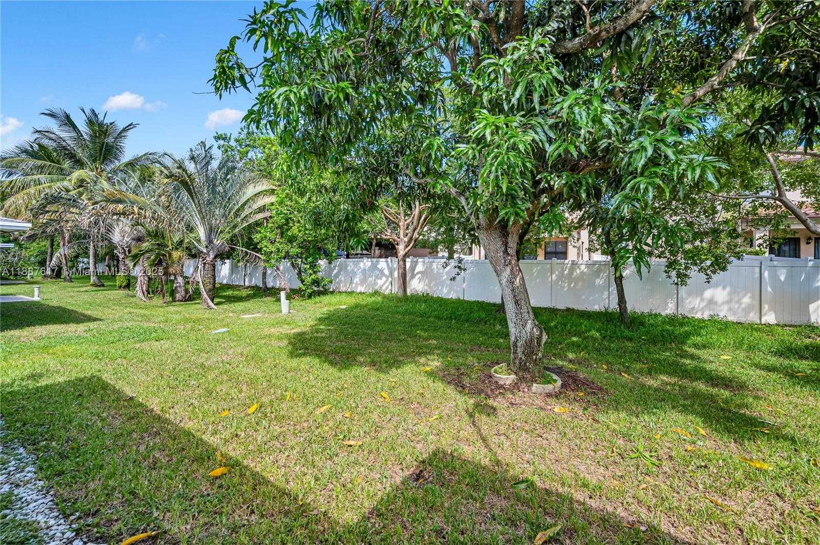 Small Image of 5606 NORTH WEST 49TH AVE, Tamarac Number 35