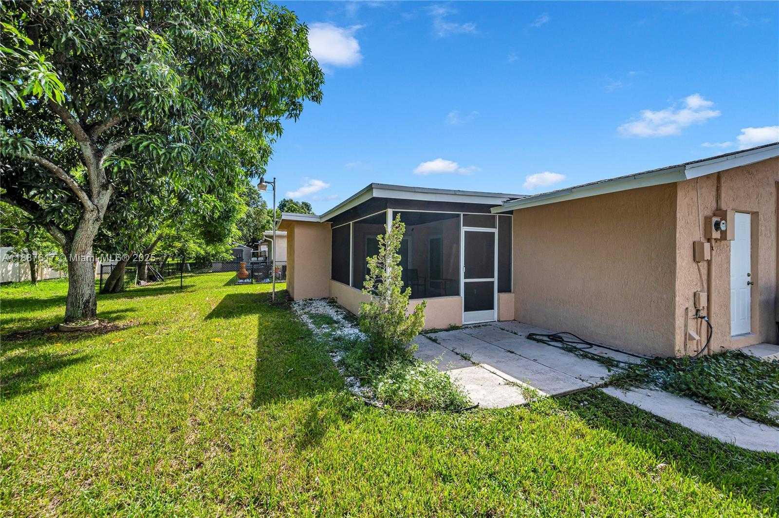 Small Image of 5606 NORTH WEST 49TH AVE, Tamarac Number 40