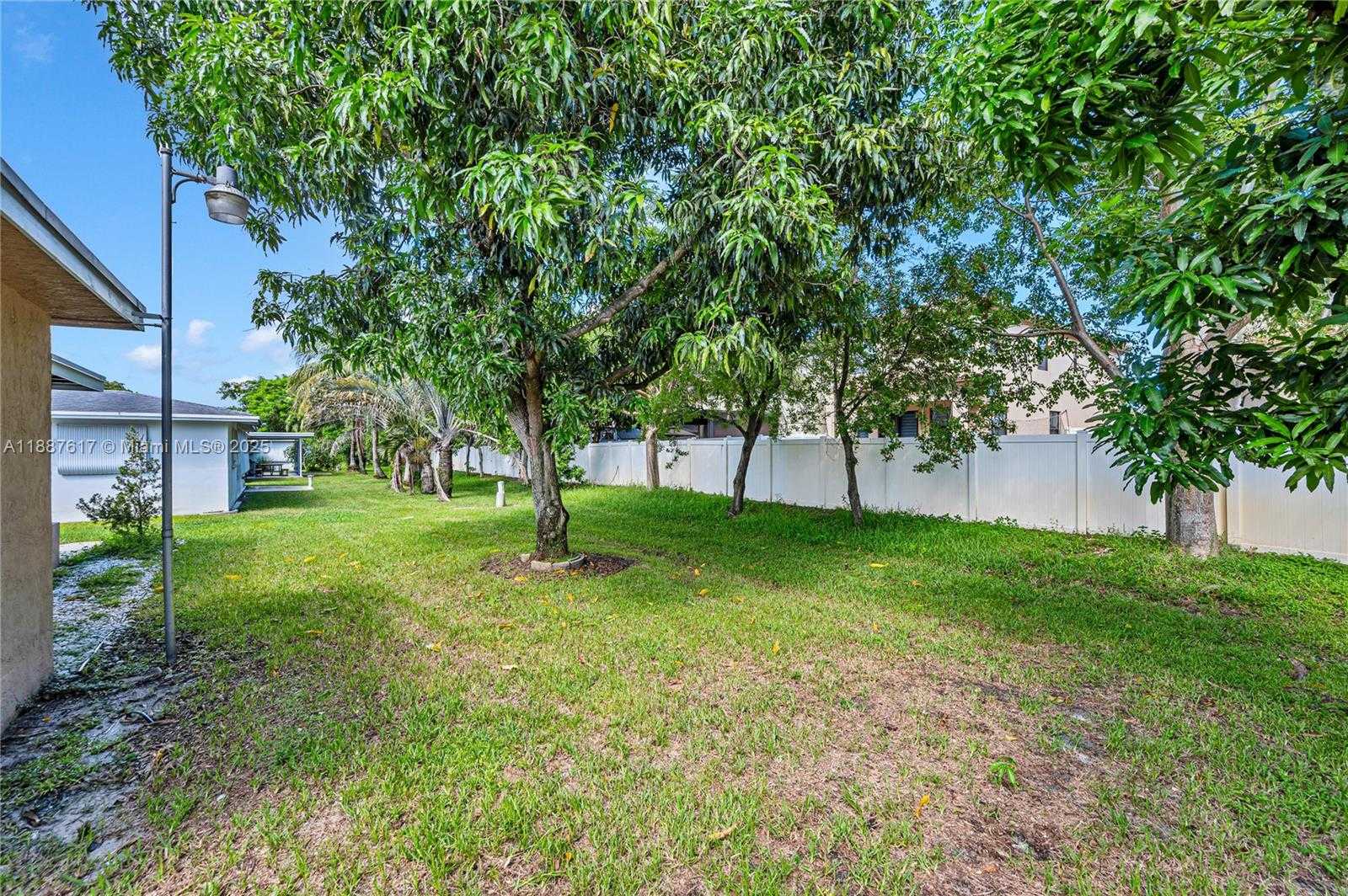Small Image of 5606 NORTH WEST 49TH AVE, Tamarac Number 42