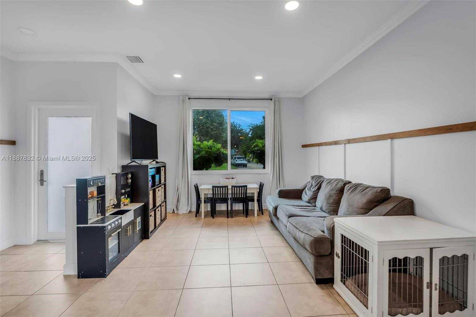 Small Image of 14836 SOUTH WEST 51ST ST, Davie Number 13