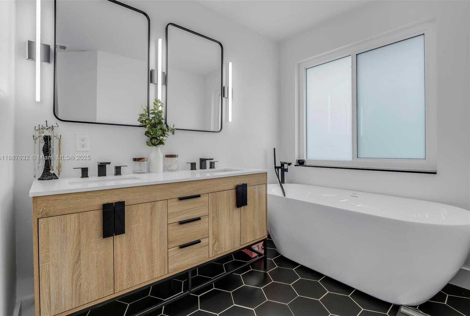 Small Image of 14836 SOUTH WEST 51ST ST, Davie Number 17