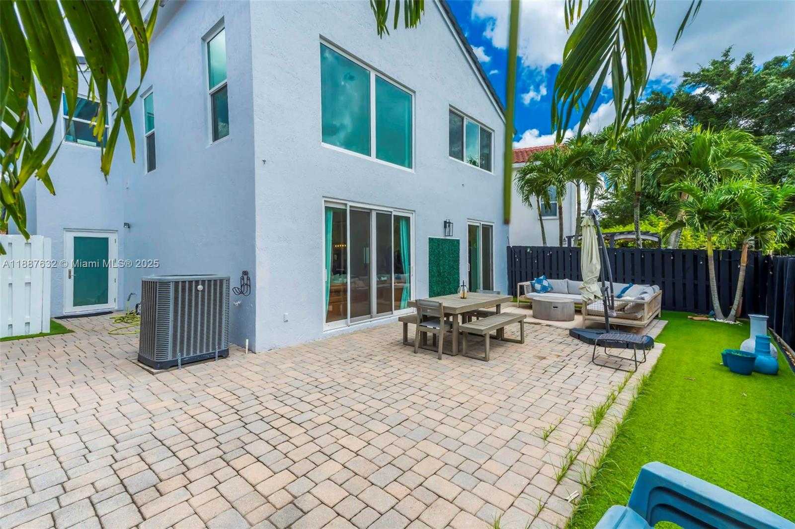 Small Image of 14836 SOUTH WEST 51ST ST, Davie Number 24