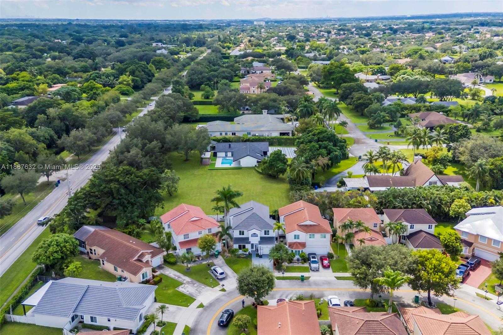 Small Image of 14836 SOUTH WEST 51ST ST, Davie Number 28