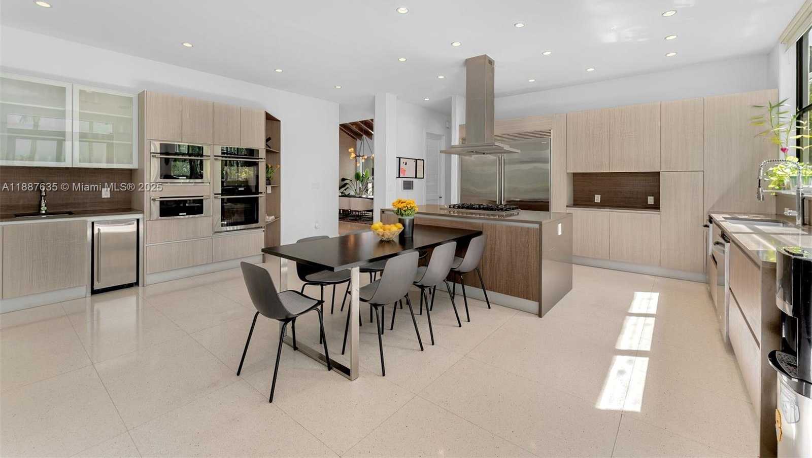 Small Image of 330 CARIBBEAN RD, Key Biscayne Number 11