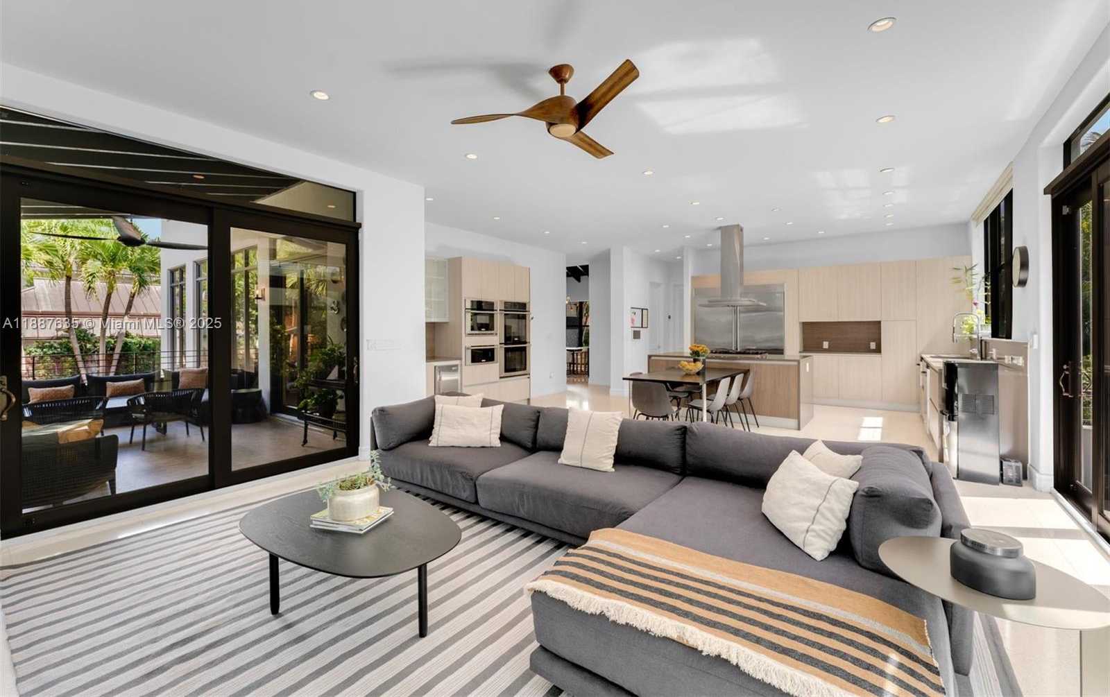 Small Image of 330 CARIBBEAN RD, Key Biscayne Number 14