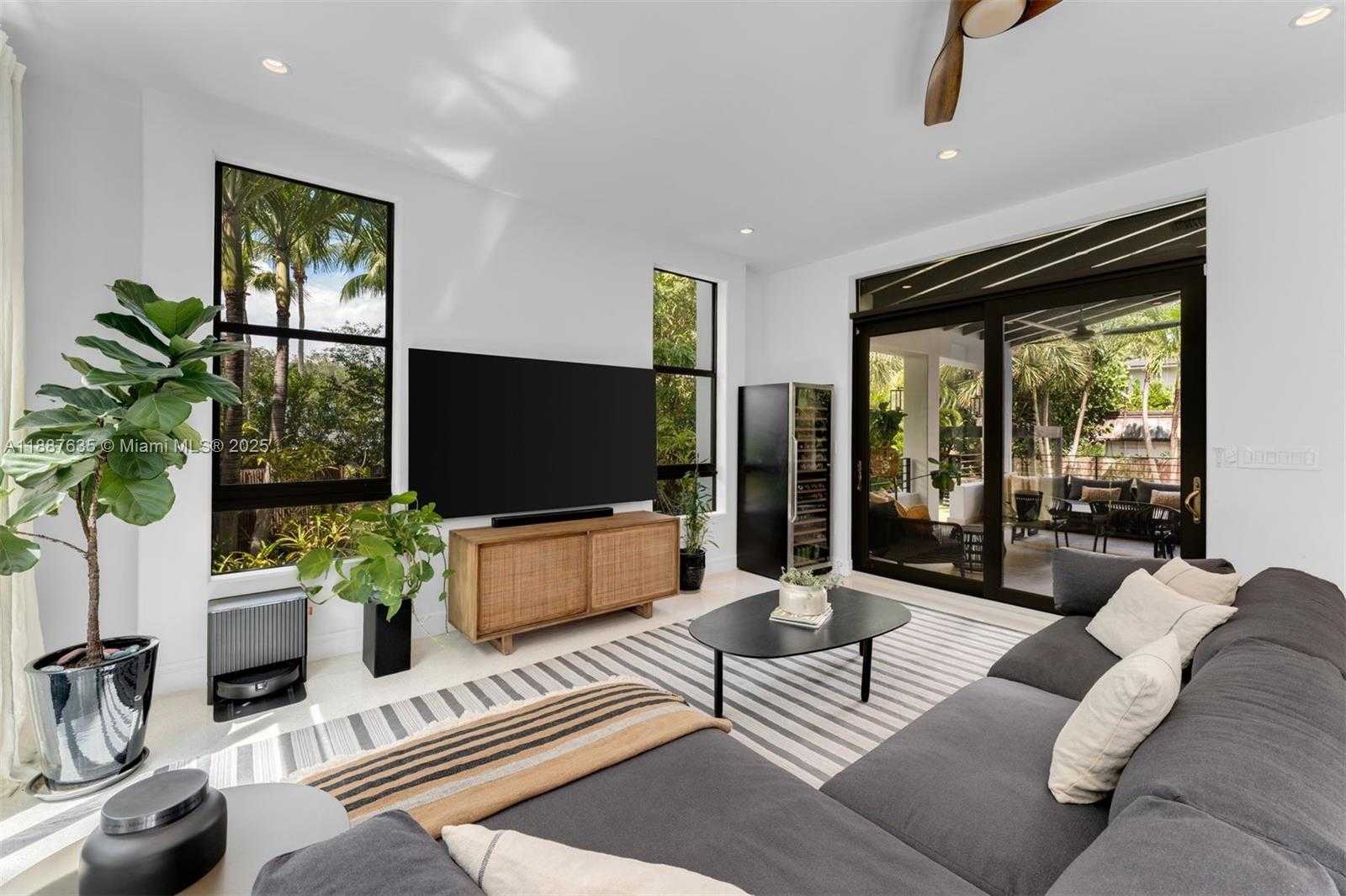 Small Image of 330 CARIBBEAN RD, Key Biscayne Number 15