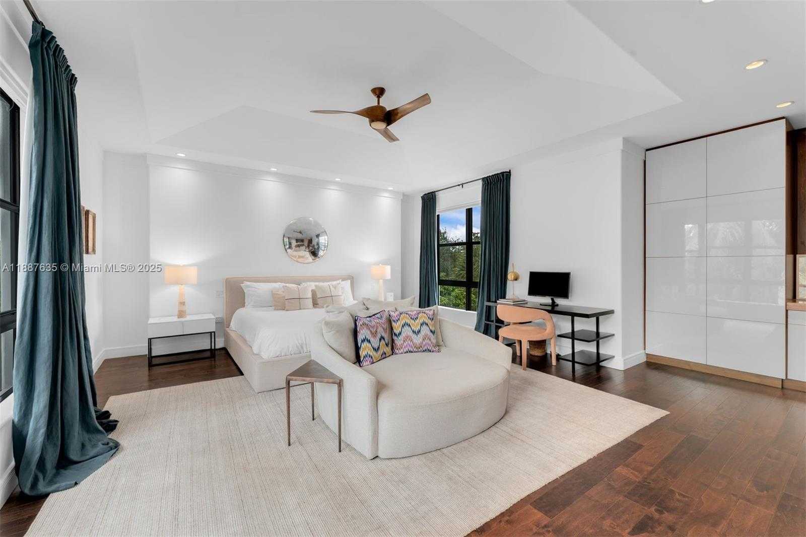 Small Image of 330 CARIBBEAN RD, Key Biscayne Number 20