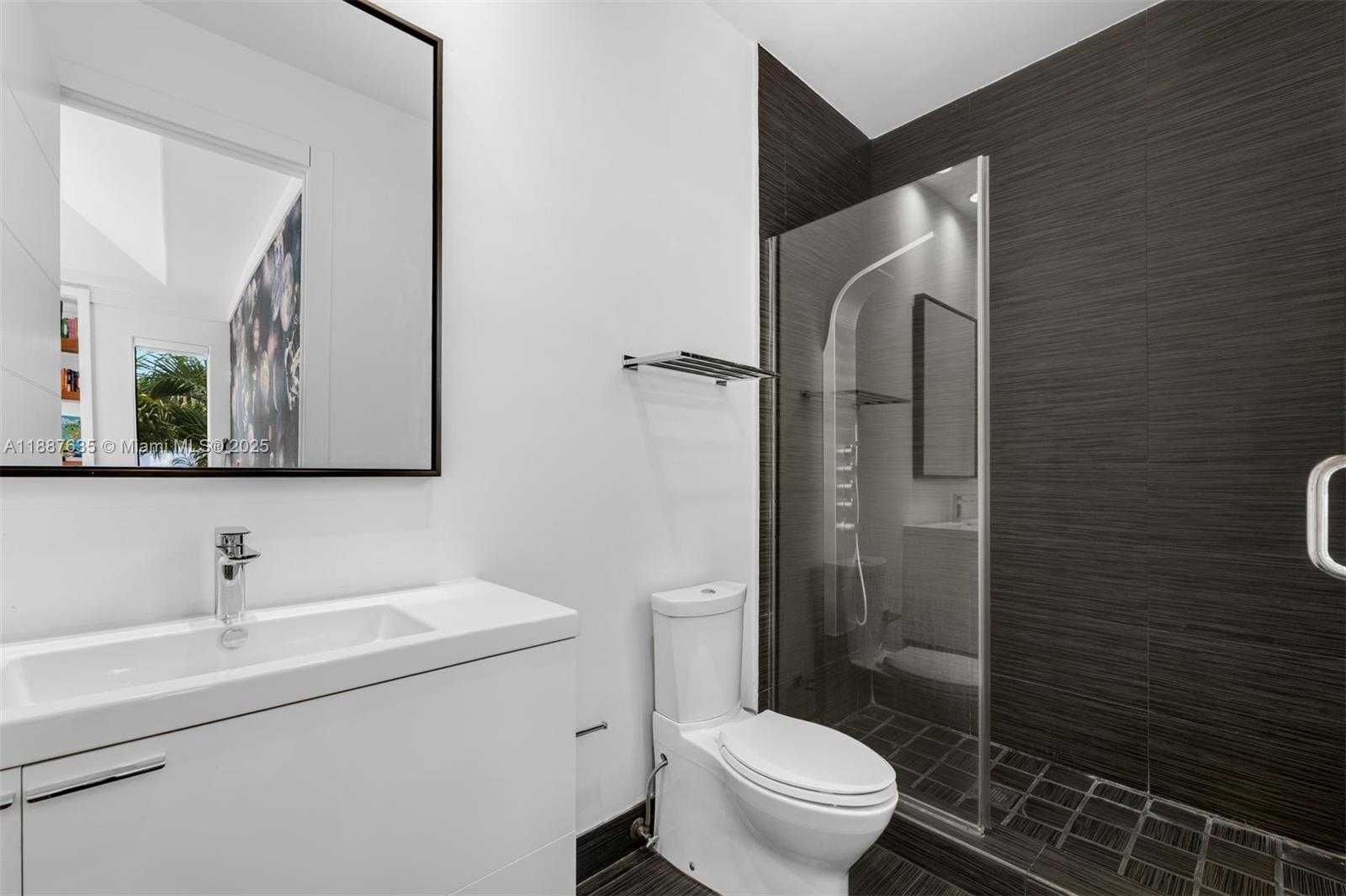 Small Image of 330 CARIBBEAN RD, Key Biscayne Number 27