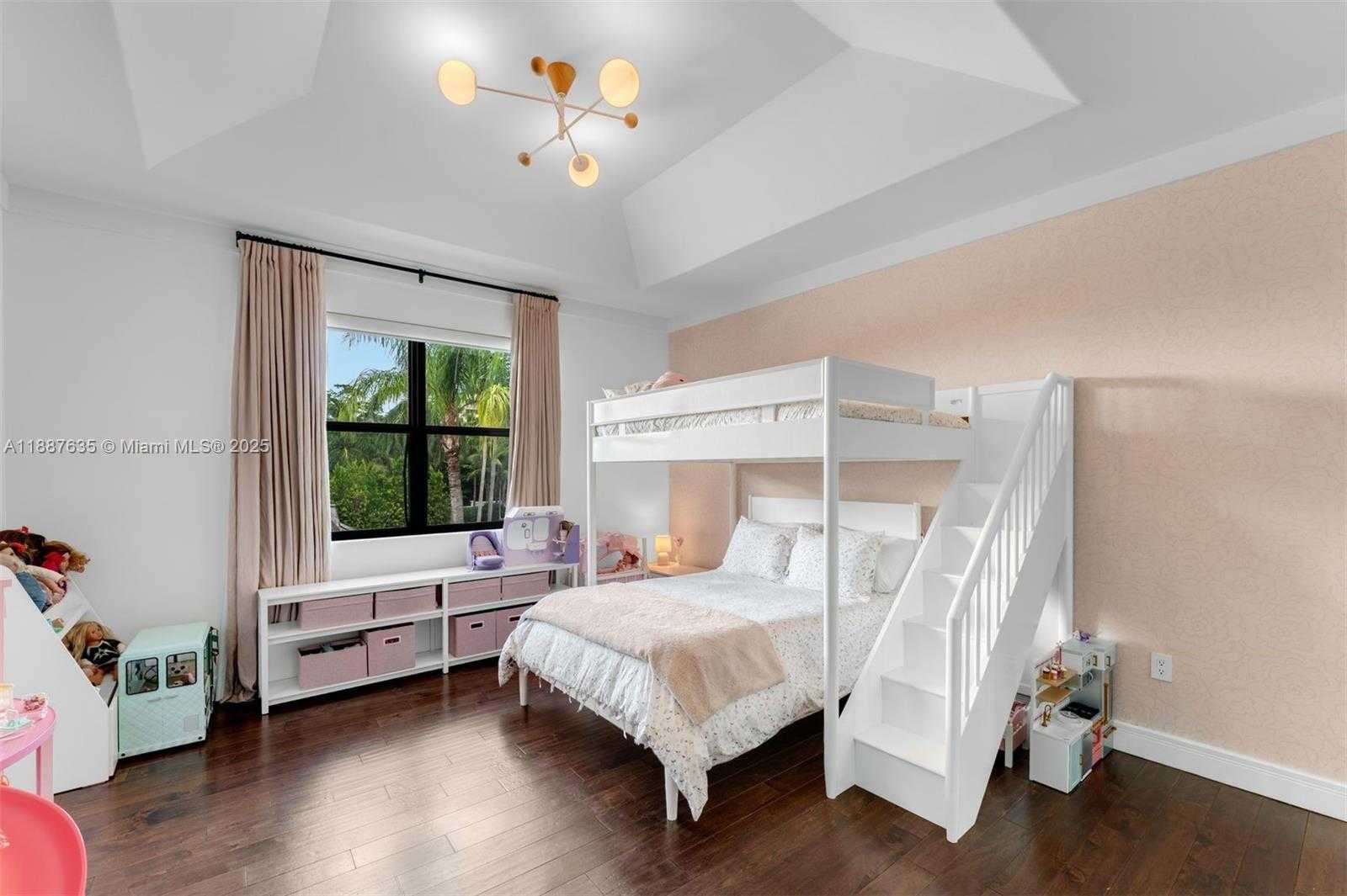 Small Image of 330 CARIBBEAN RD, Key Biscayne Number 28