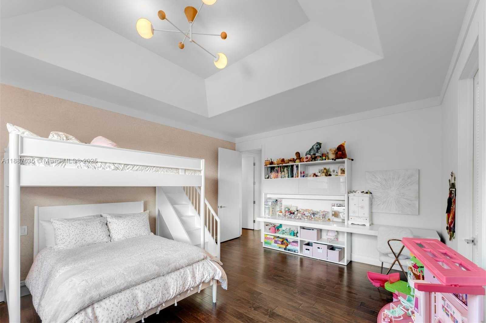 Small Image of 330 CARIBBEAN RD, Key Biscayne Number 29
