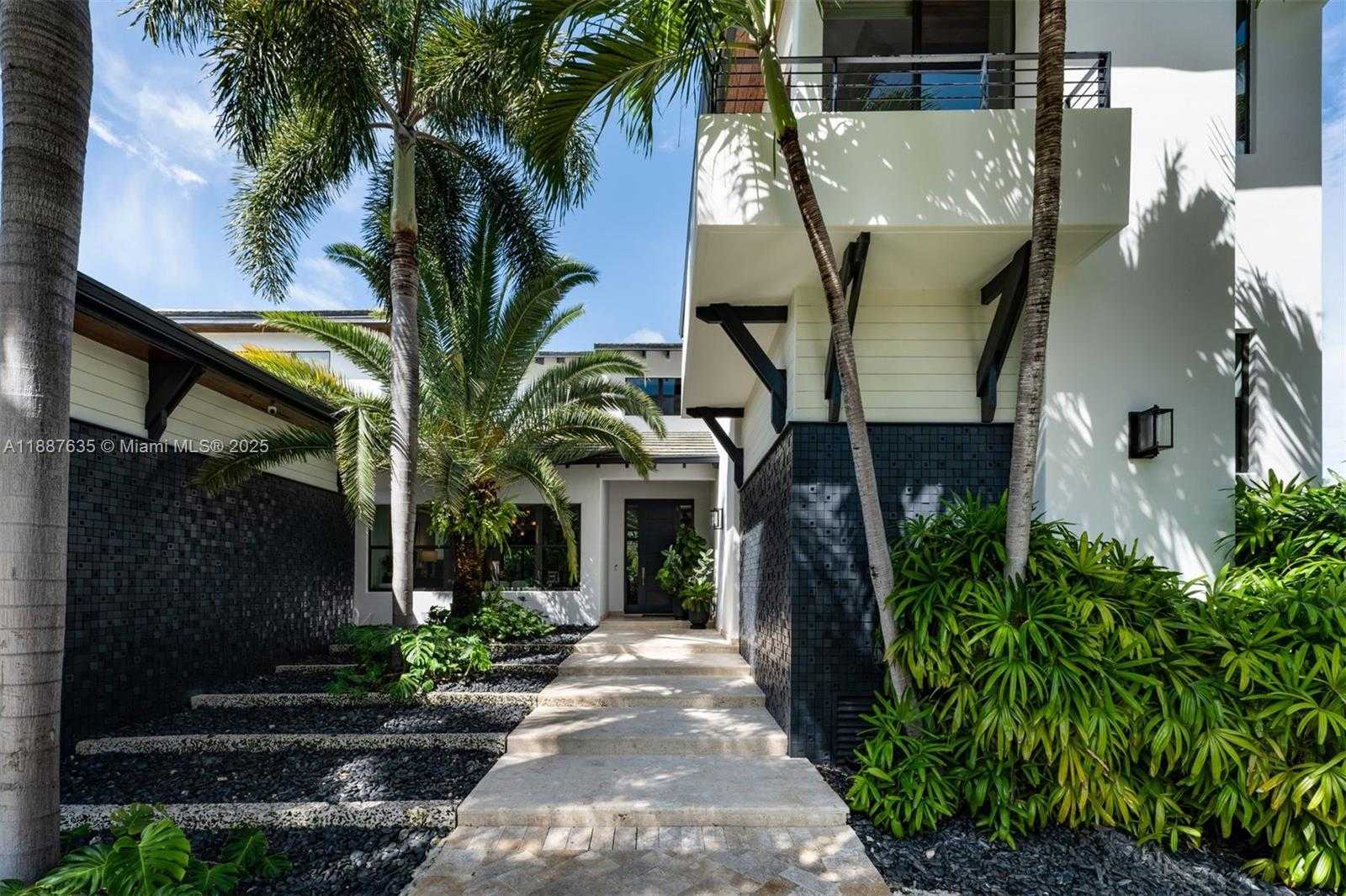 Small Image of 330 CARIBBEAN RD, Key Biscayne Number 3