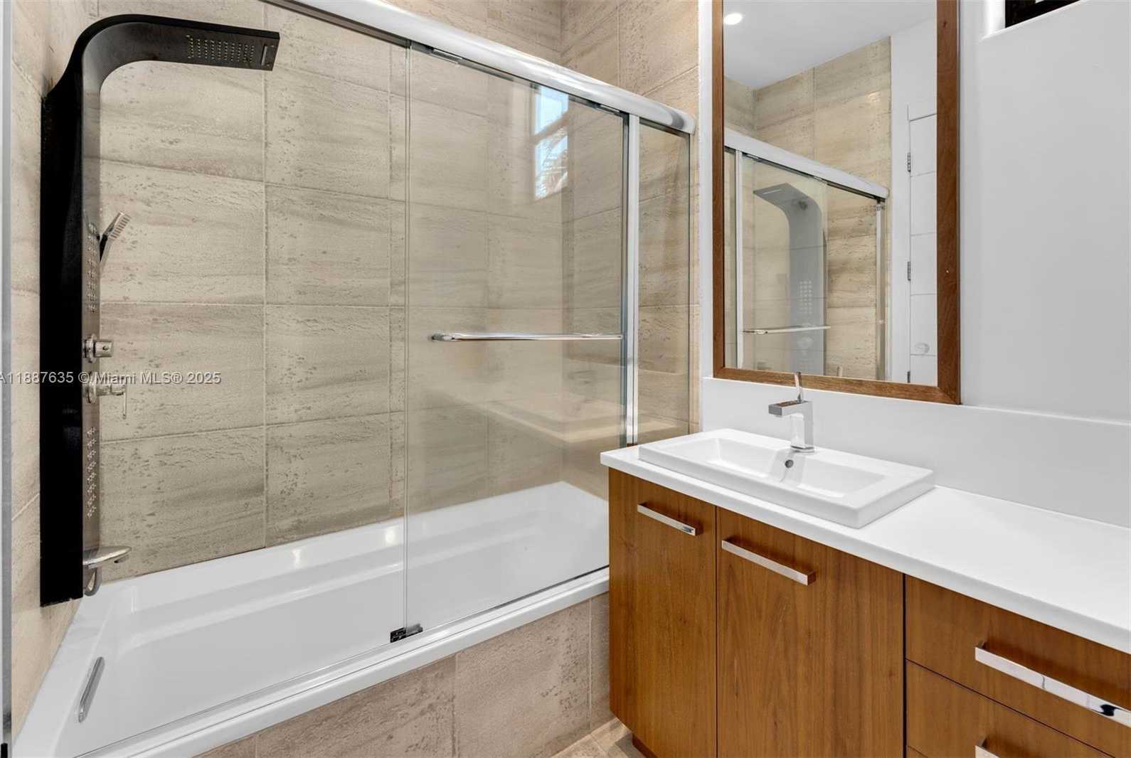 Small Image of 330 CARIBBEAN RD, Key Biscayne Number 33
