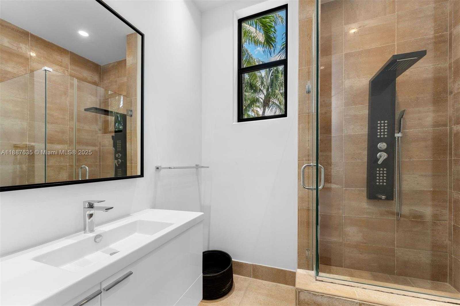 Small Image of 330 CARIBBEAN RD, Key Biscayne Number 35