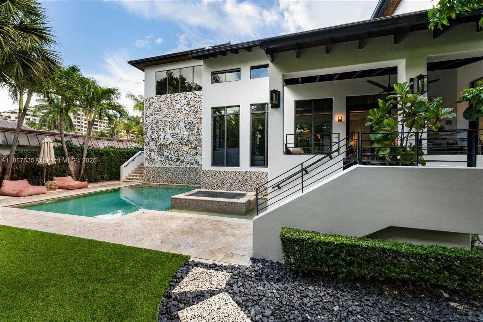 Small Image of 330 CARIBBEAN RD, Key Biscayne Number 36