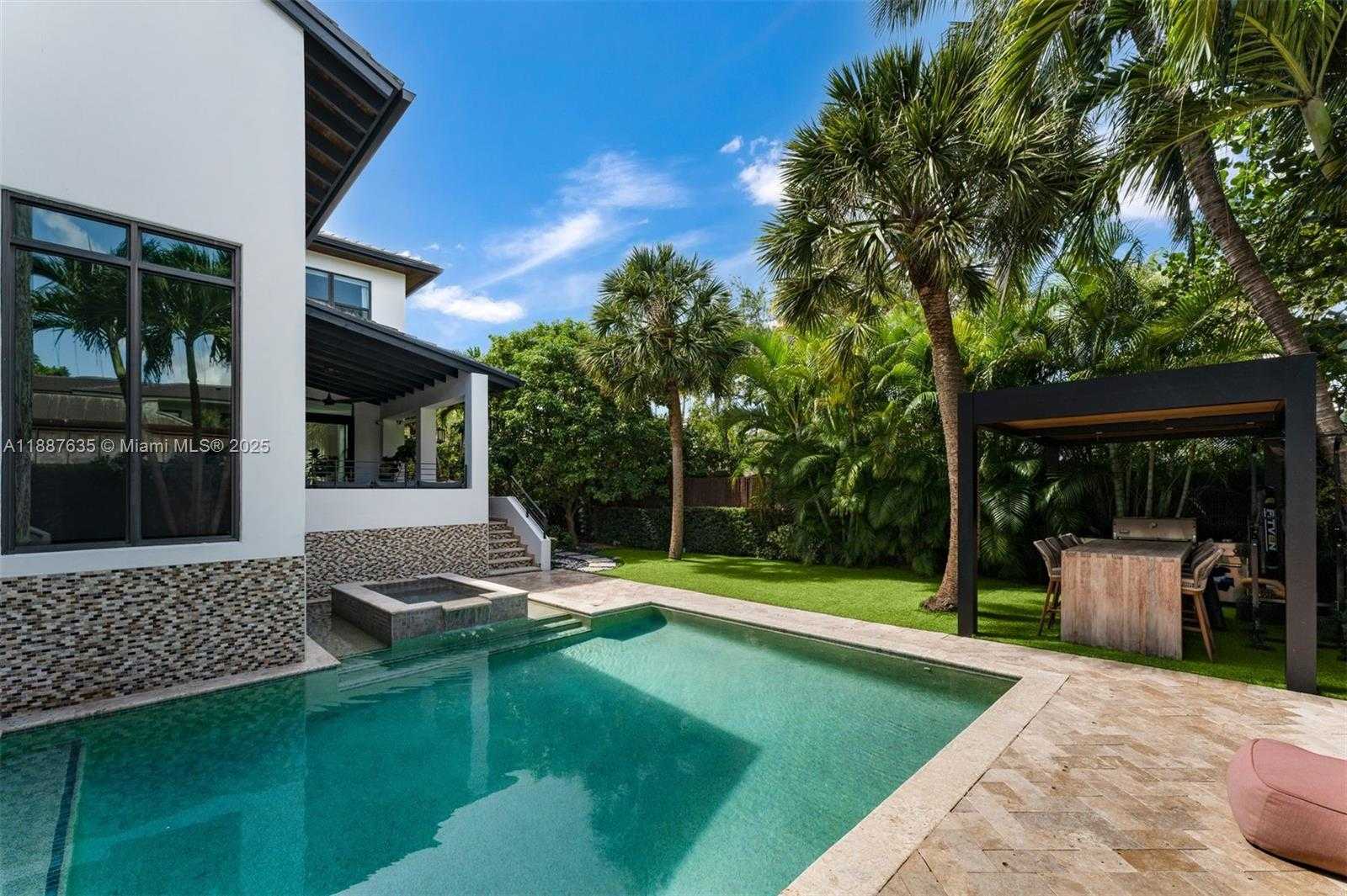 Small Image of 330 CARIBBEAN RD, Key Biscayne Number 37