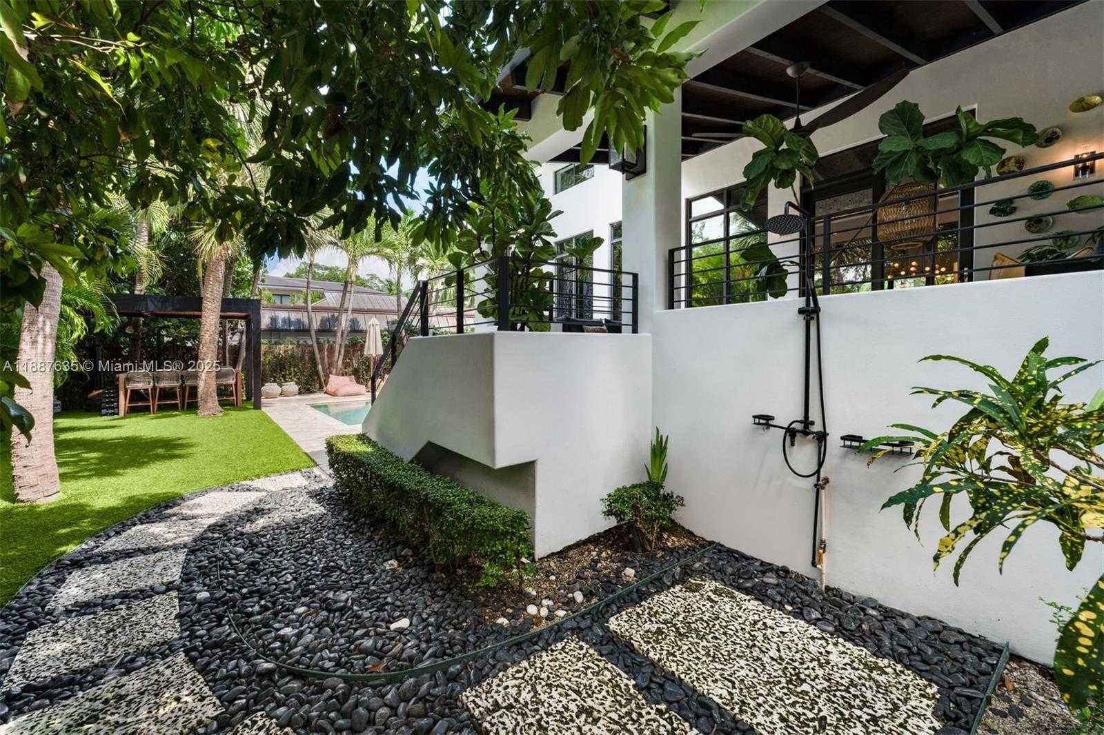 Small Image of 330 CARIBBEAN RD, Key Biscayne Number 39