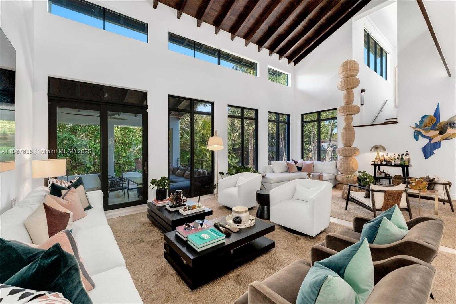 Small Image of 330 CARIBBEAN RD, Key Biscayne Number 4