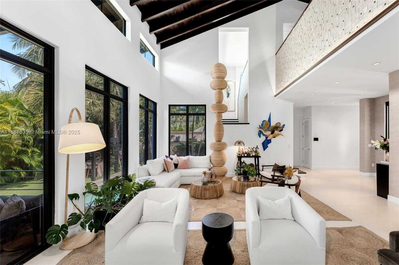 Small Image of 330 CARIBBEAN RD, Key Biscayne Number 6