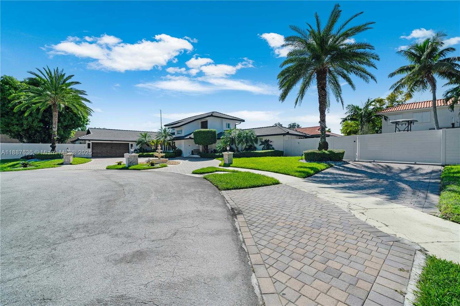 Small Image of 11976 SOUTH WEST 92ND ST, Miami Number 10