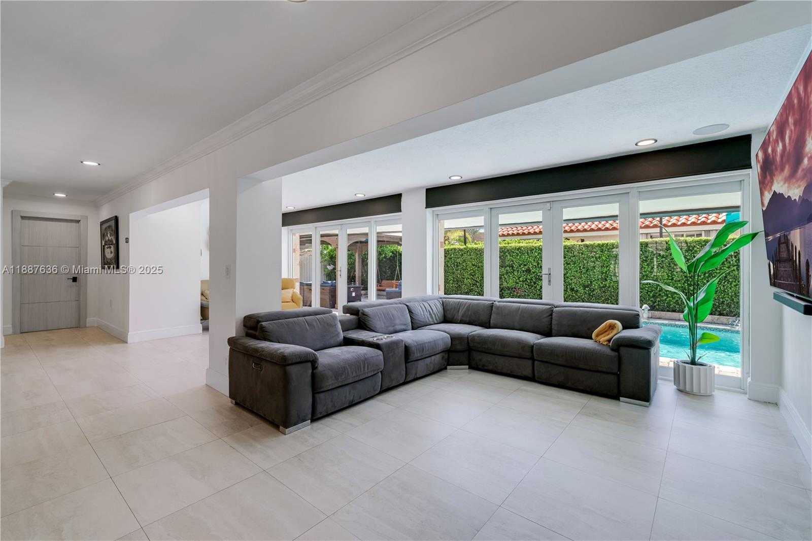 Small Image of 11976 SOUTH WEST 92ND ST, Miami Number 18