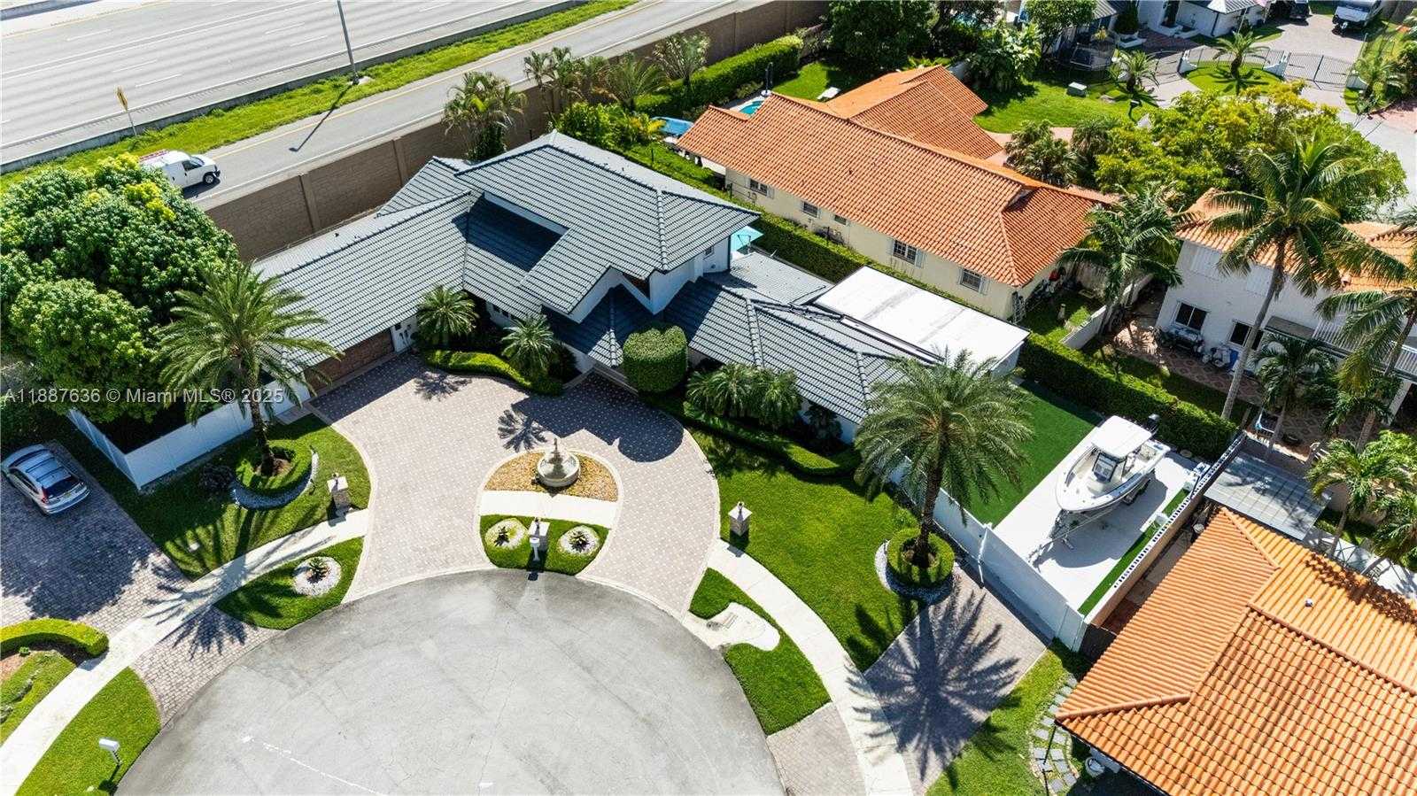 Small Image of 11976 SOUTH WEST 92ND ST, Miami Number 2