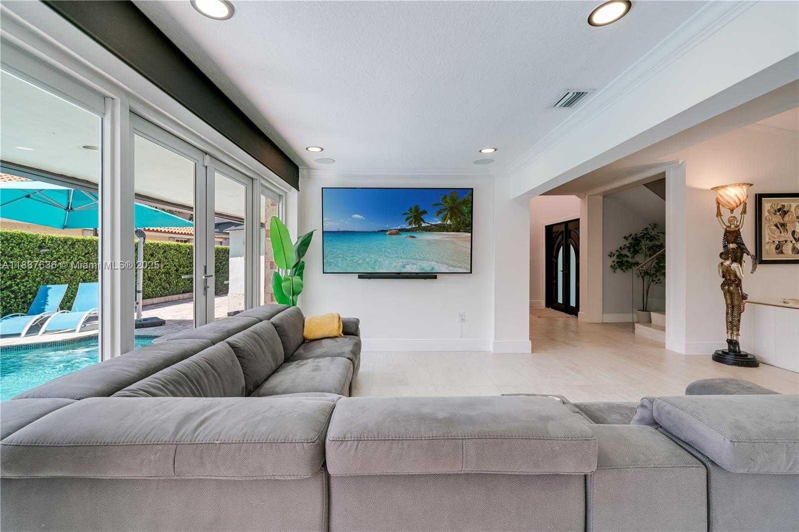 Small Image of 11976 SOUTH WEST 92ND ST, Miami Number 22