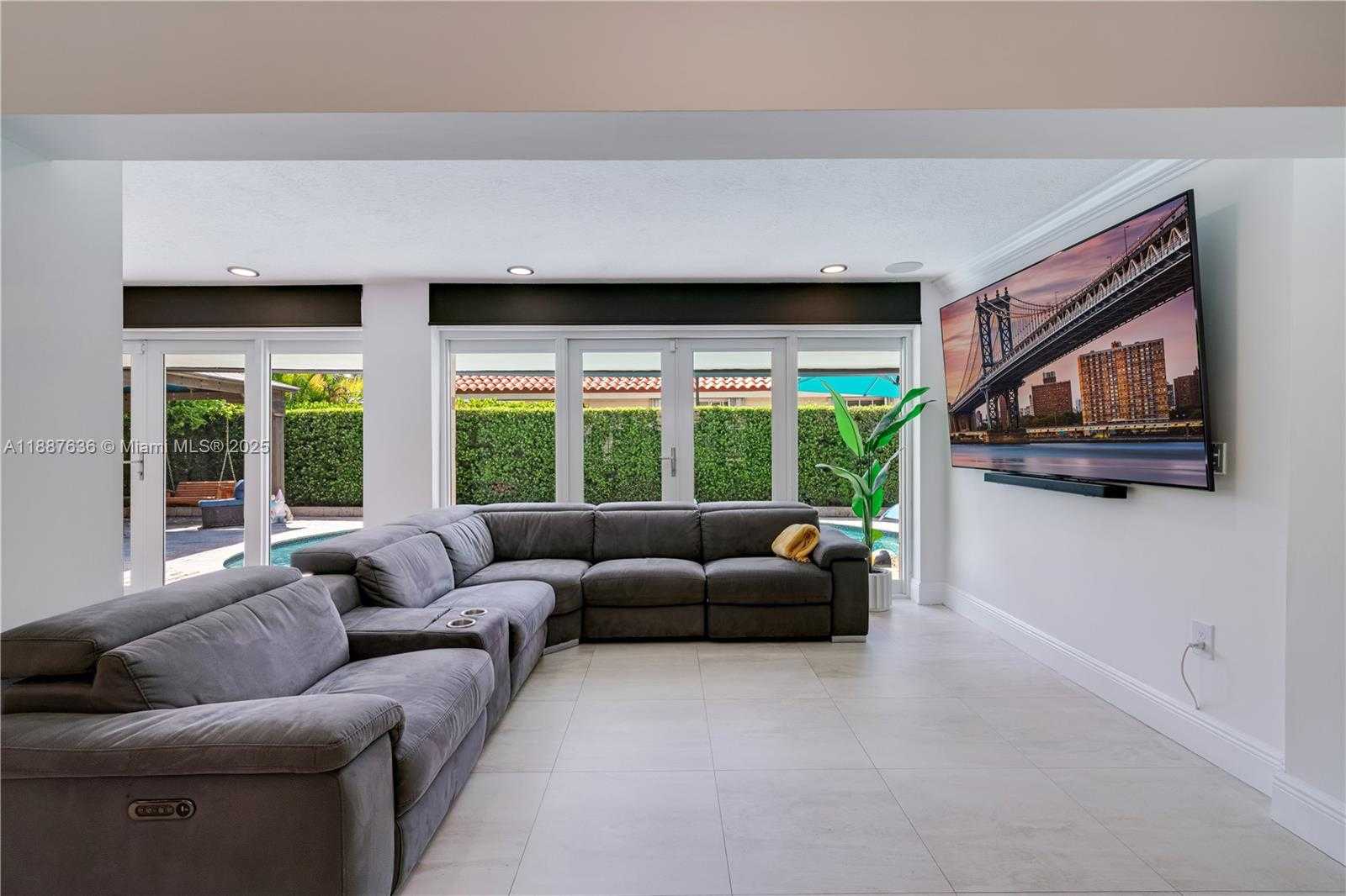 Small Image of 11976 SOUTH WEST 92ND ST, Miami Number 24