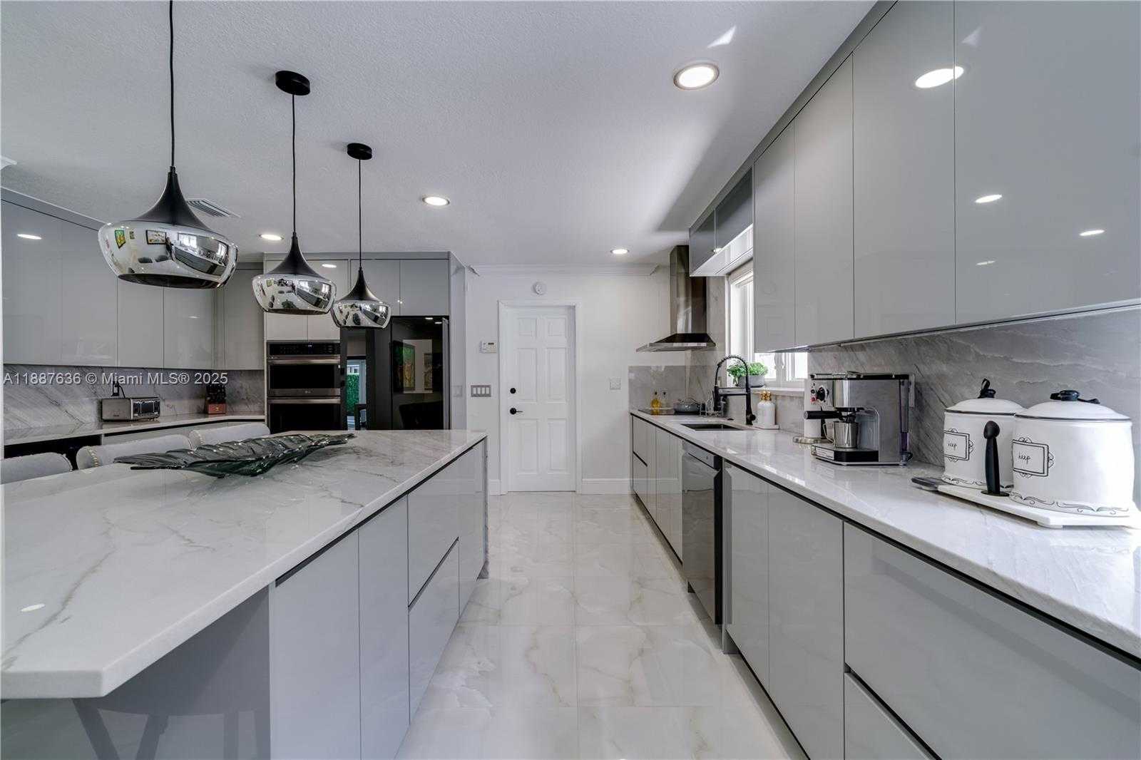 Small Image of 11976 SOUTH WEST 92ND ST, Miami Number 29