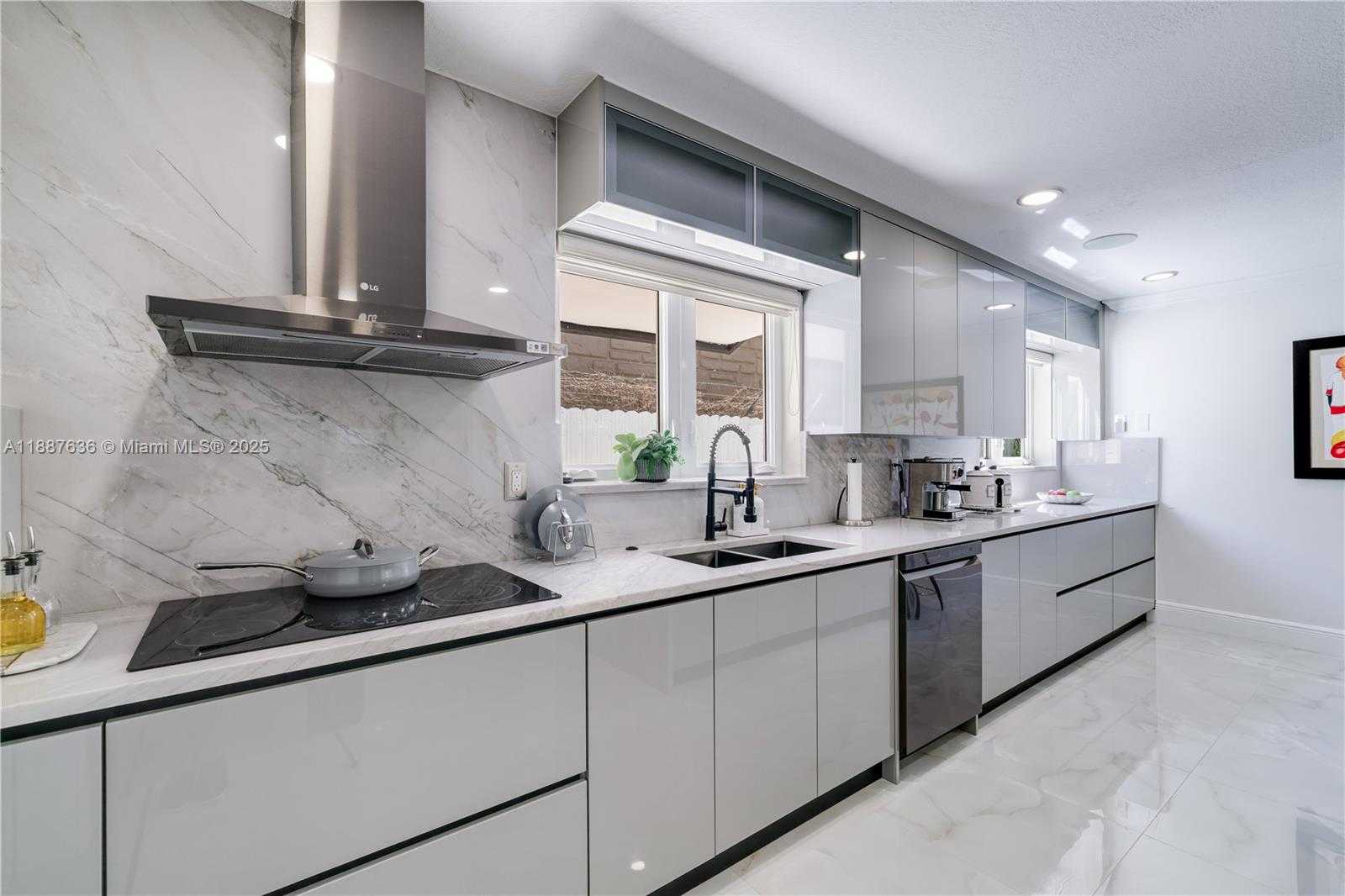Small Image of 11976 SOUTH WEST 92ND ST, Miami Number 32