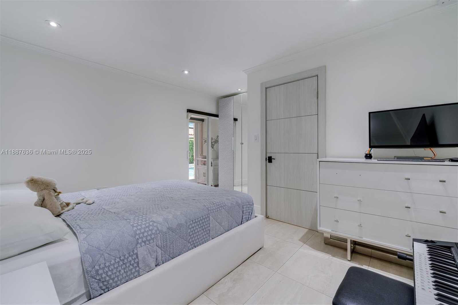Small Image of 11976 SOUTH WEST 92ND ST, Miami Number 43