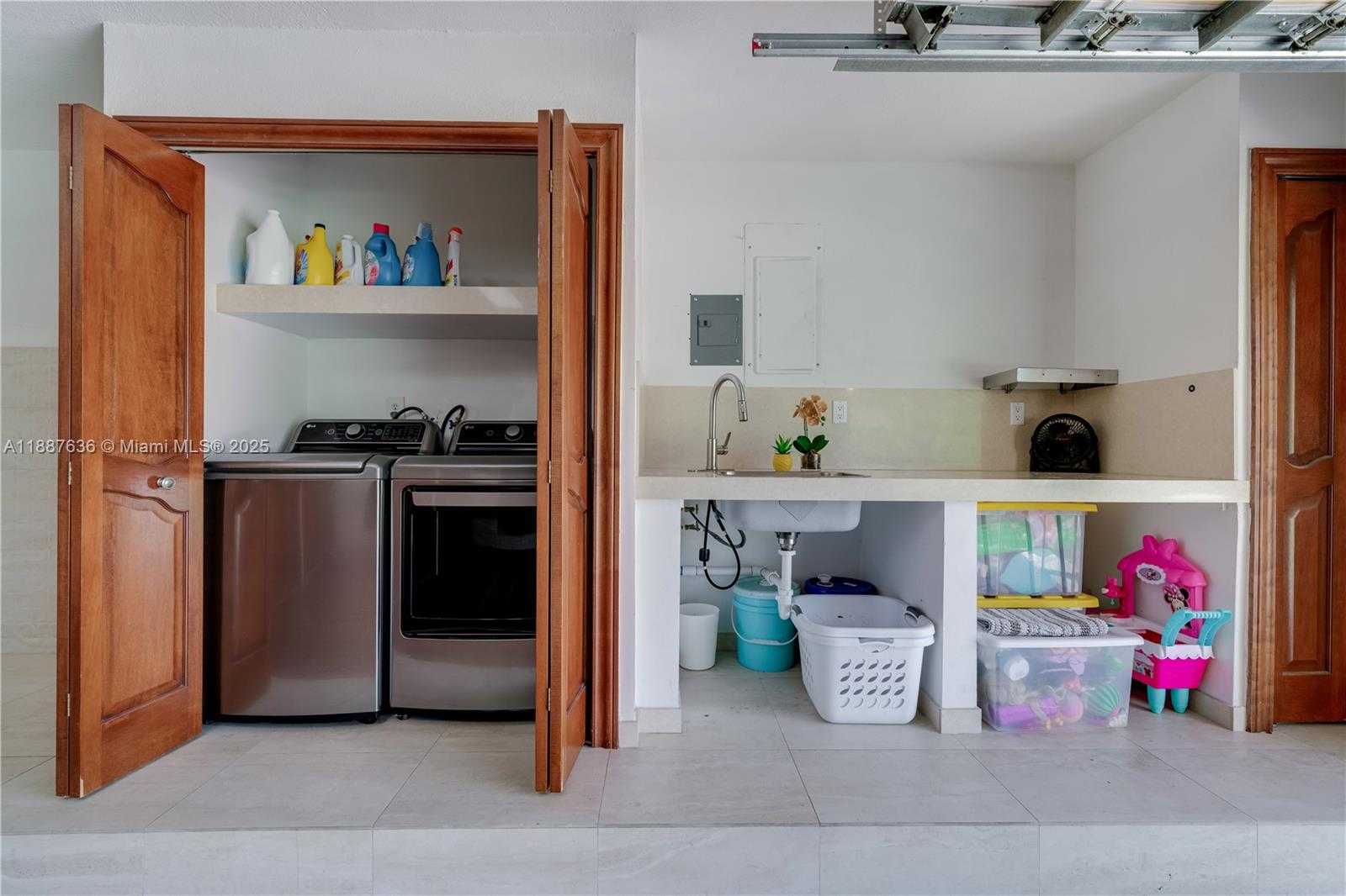 Small Image of 11976 SOUTH WEST 92ND ST, Miami Number 46