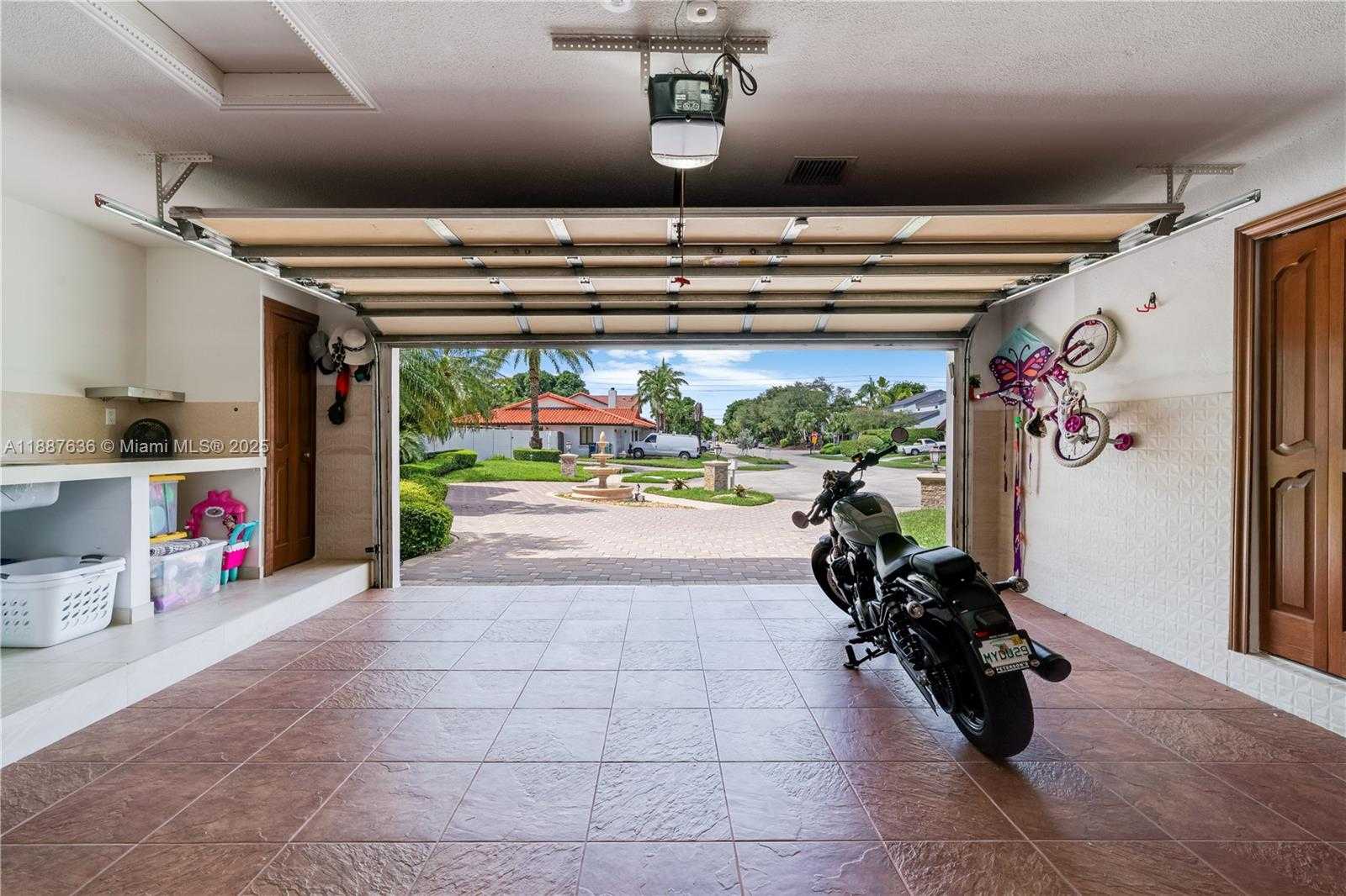 Small Image of 11976 SOUTH WEST 92ND ST, Miami Number 48