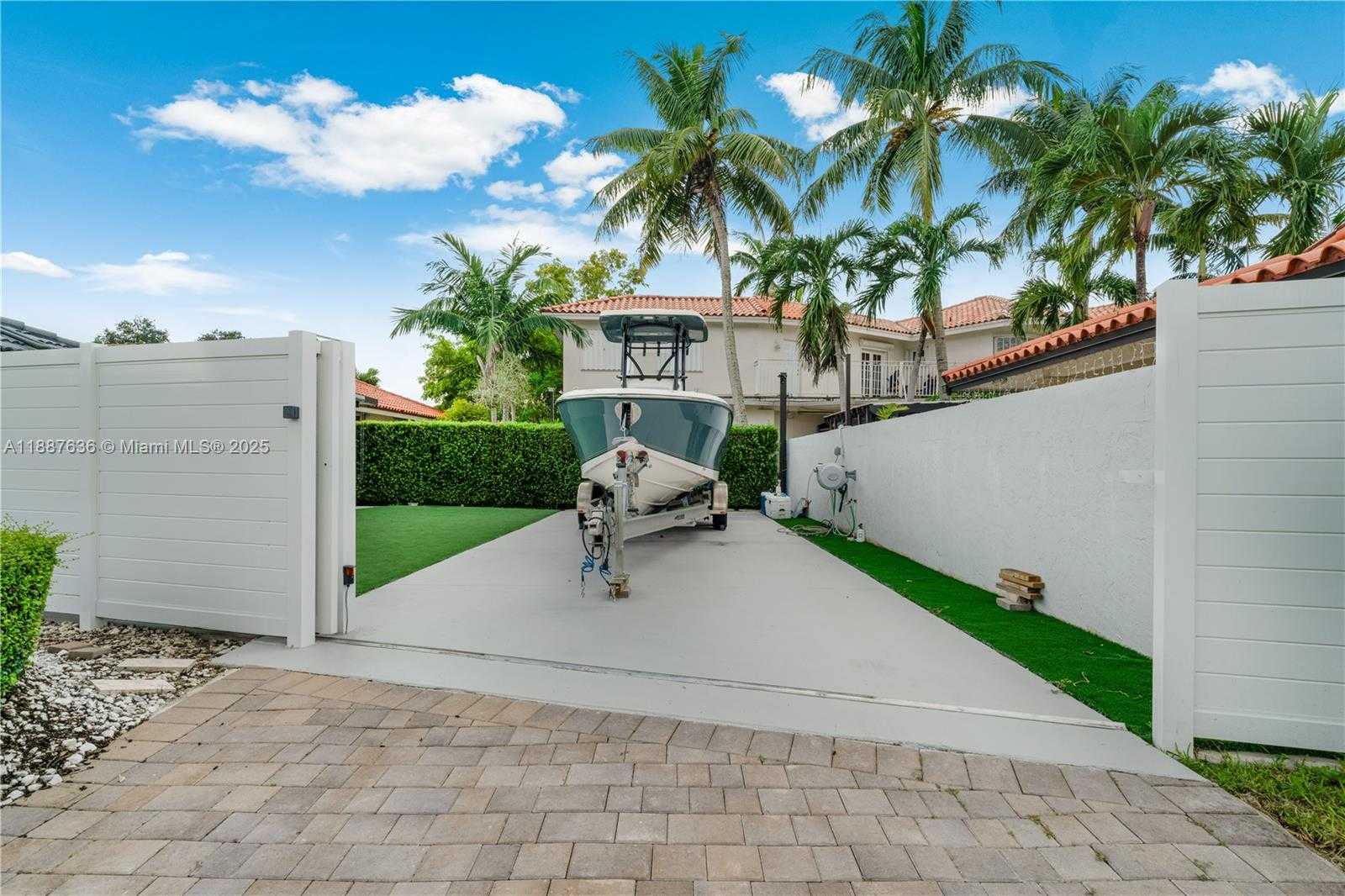 Small Image of 11976 SOUTH WEST 92ND ST, Miami Number 65