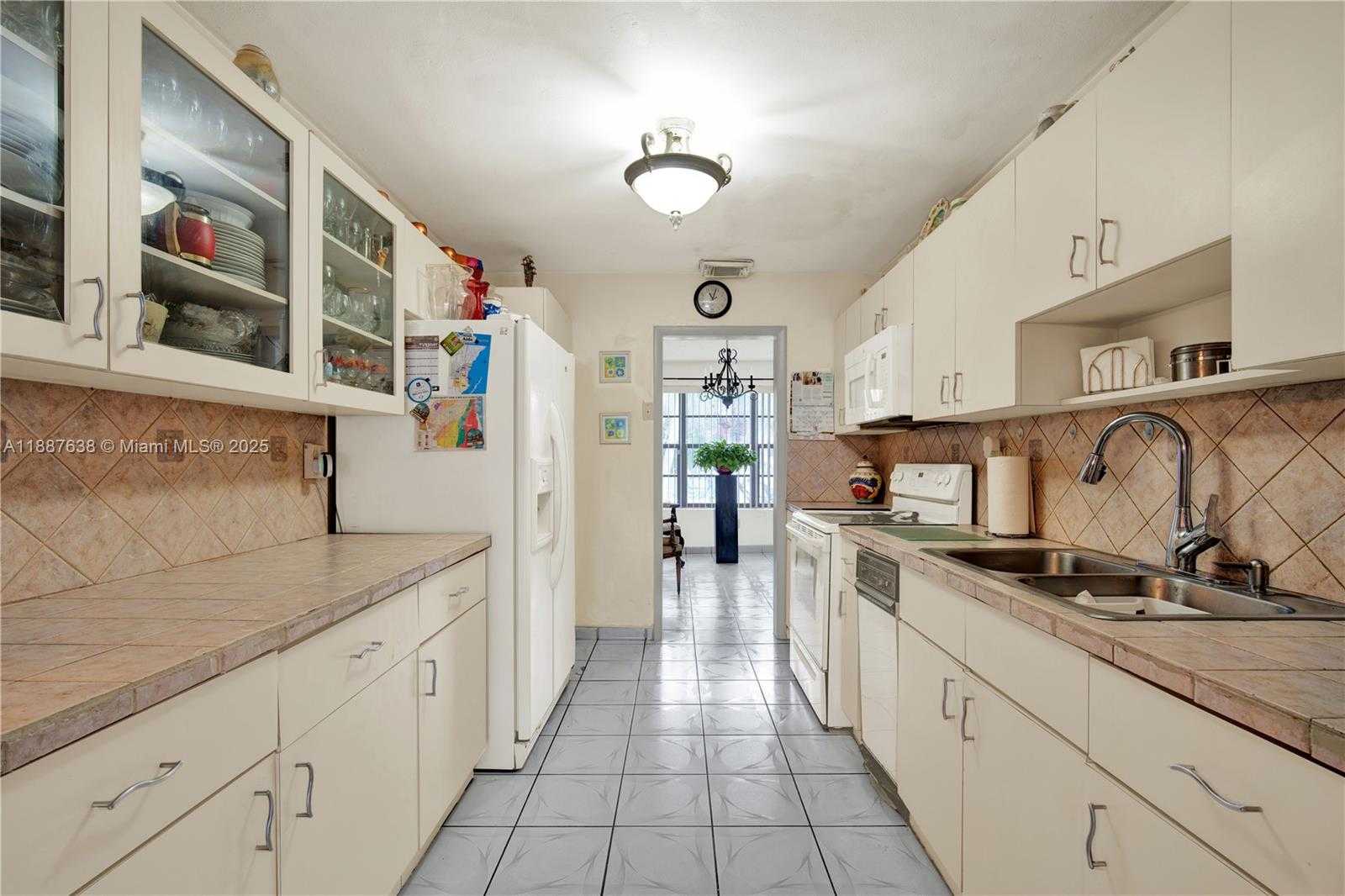 Small Image of 18690 BELVIEW DR, Cutler Bay Number 16