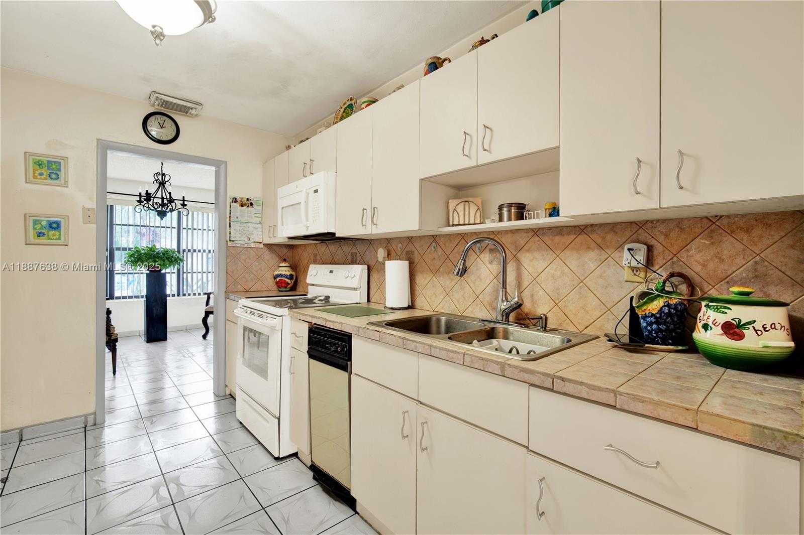 Small Image of 18690 BELVIEW DR, Cutler Bay Number 17