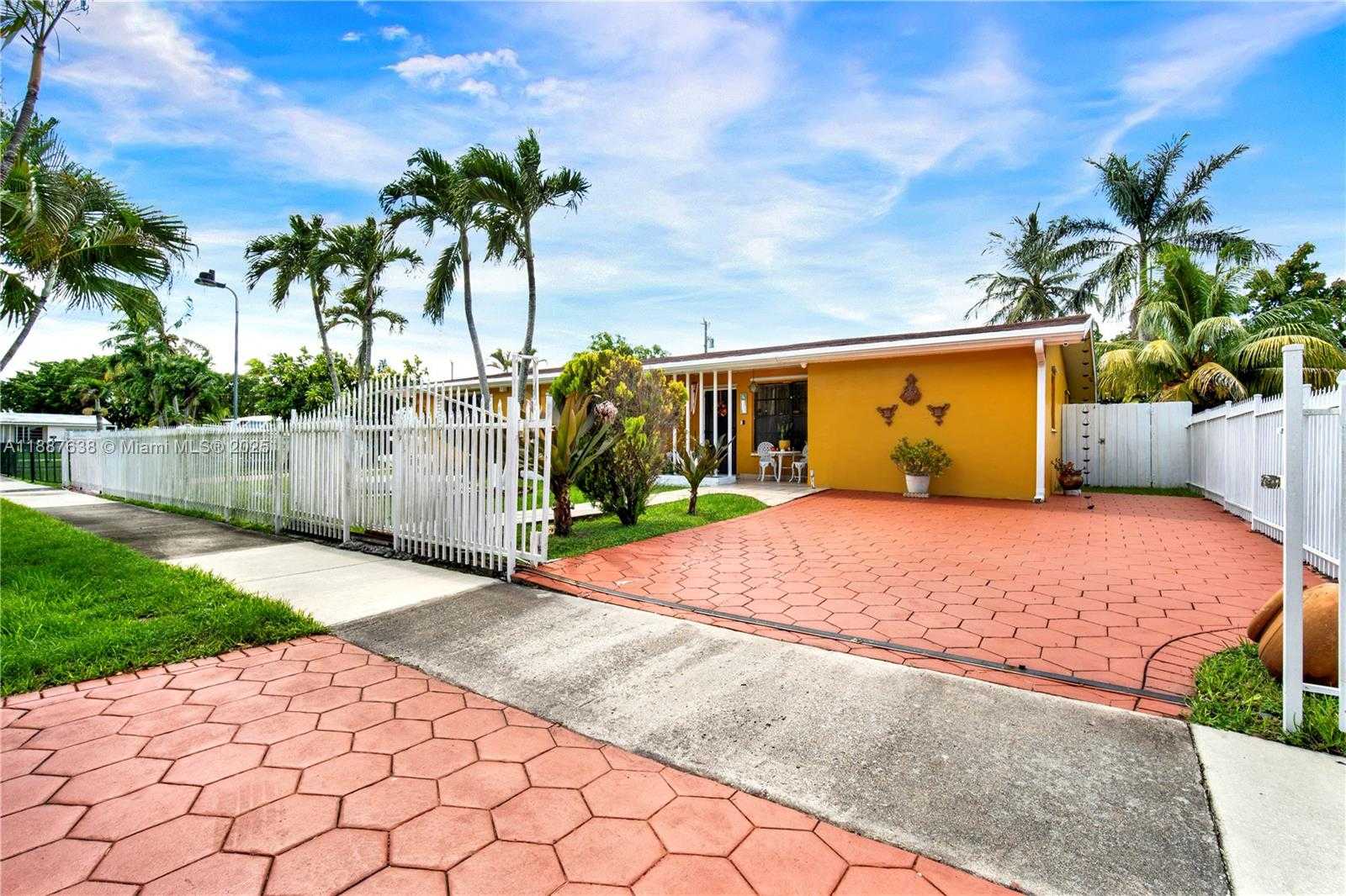 Small Image of 18690 BELVIEW DR, Cutler Bay Number 5
