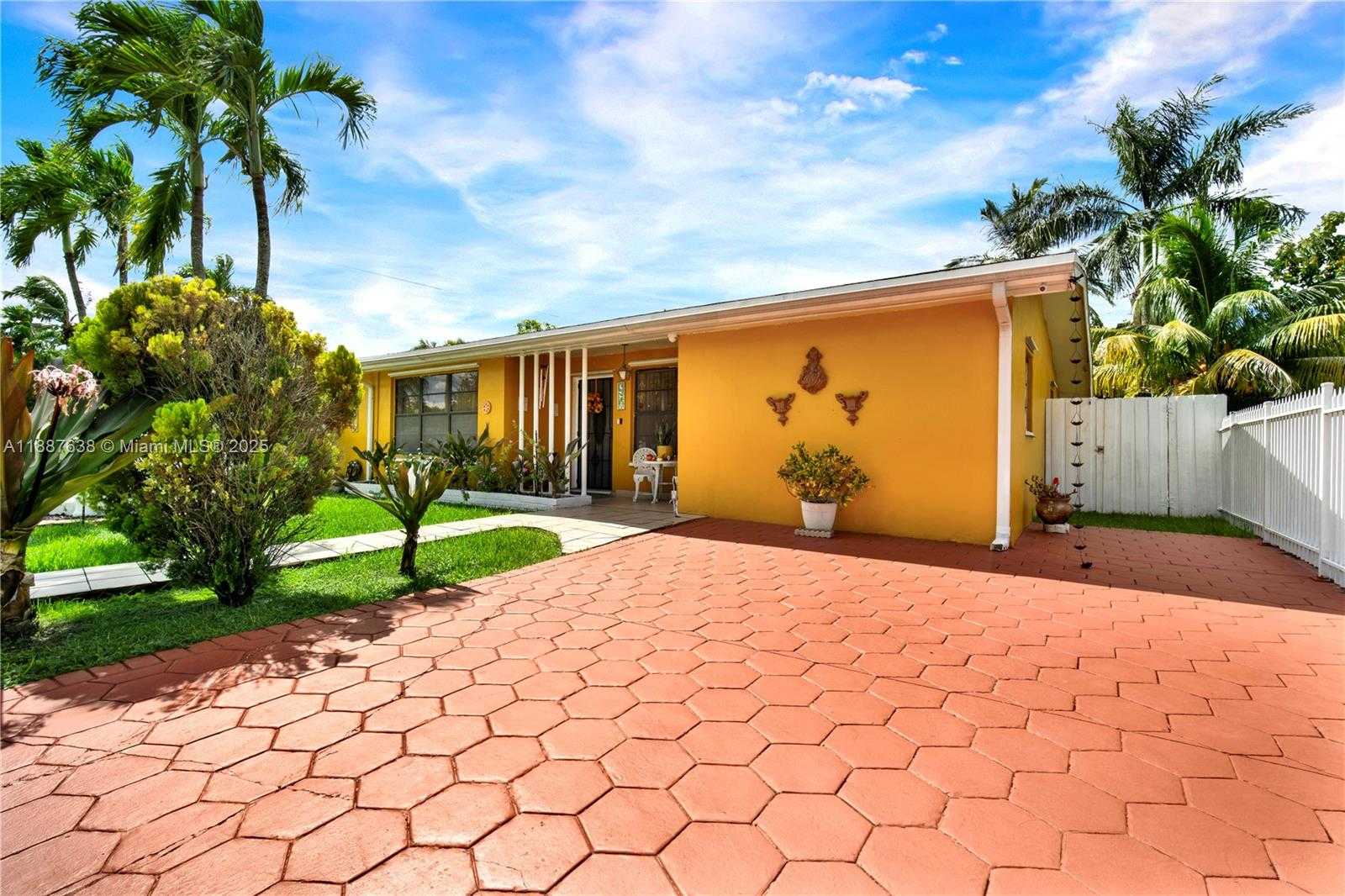 Small Image of 18690 BELVIEW DR, Cutler Bay Number 7