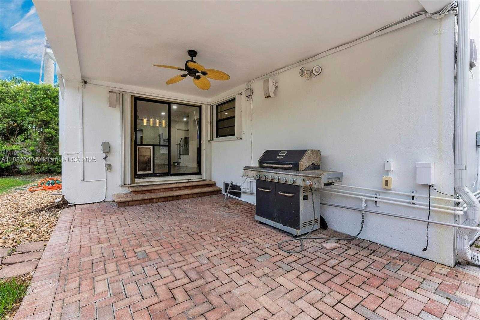 Small Image of 1255 JACKSON ST, Hollywood Number 8