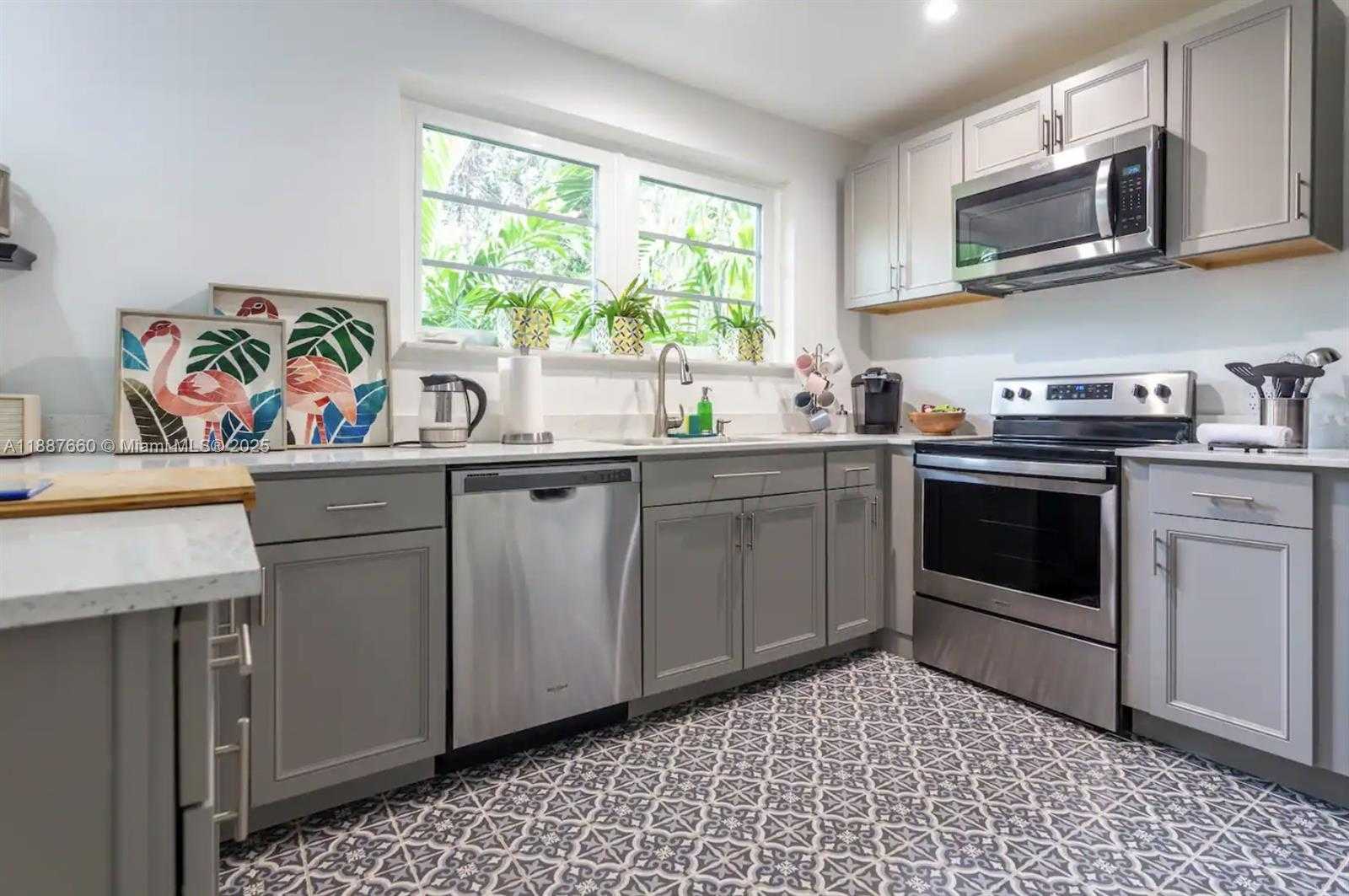 Small Image of 4765 NORTH MIAMI AVE, Miami Number 12
