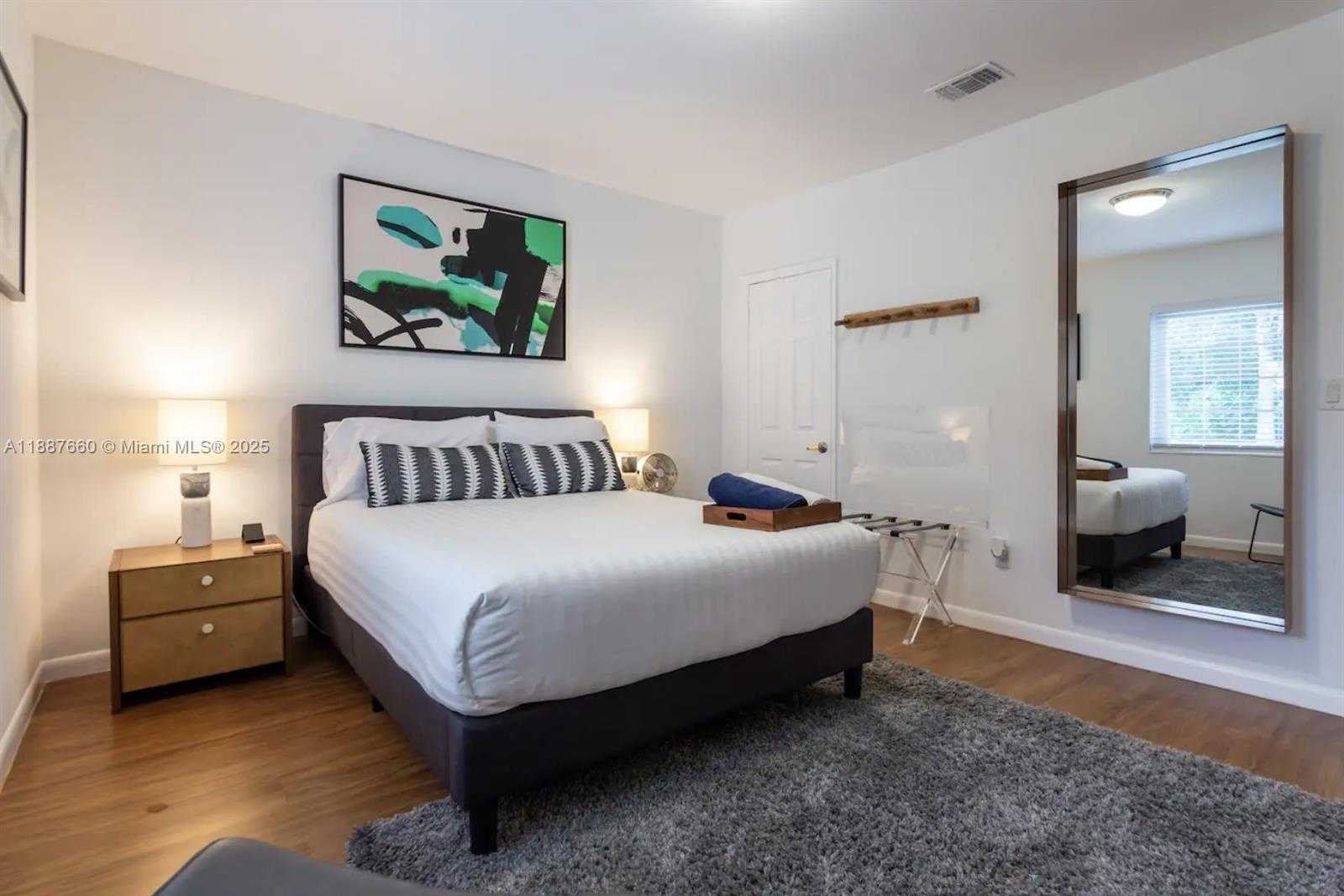 Small Image of 4765 NORTH MIAMI AVE, Miami Number 31