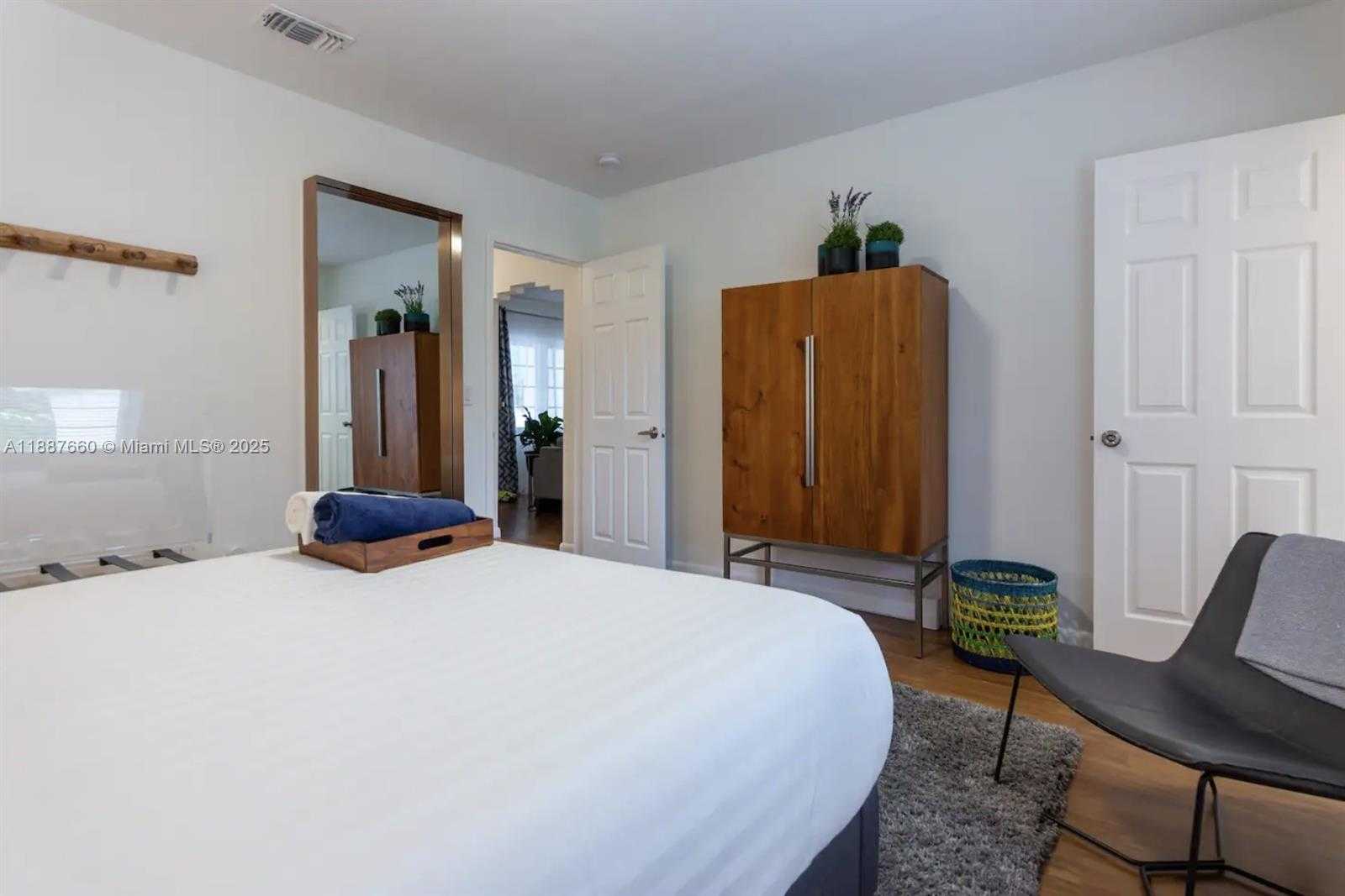 Small Image of 4765 NORTH MIAMI AVE, Miami Number 32