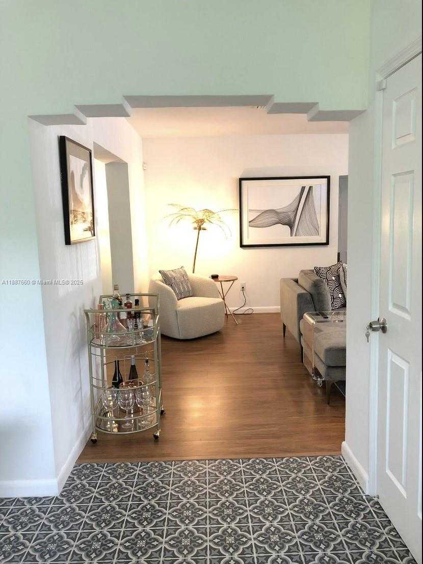 Small Image of 4765 NORTH MIAMI AVE, Miami Number 40