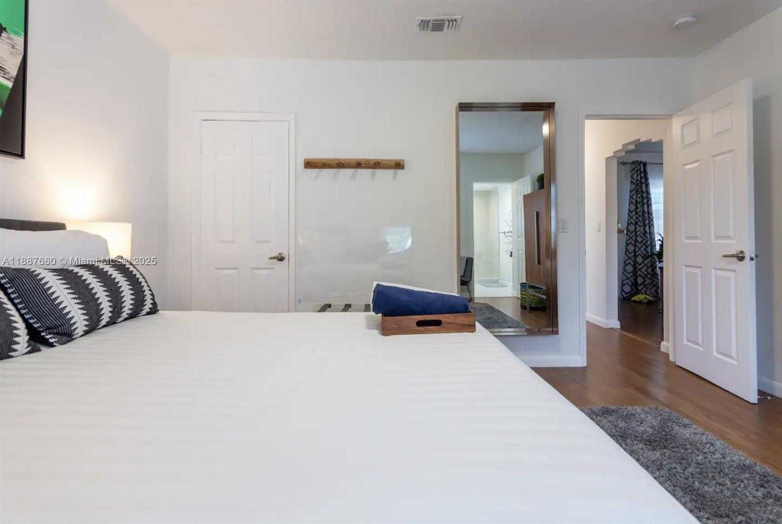 Small Image of 4765 NORTH MIAMI AVE, Miami Number 42