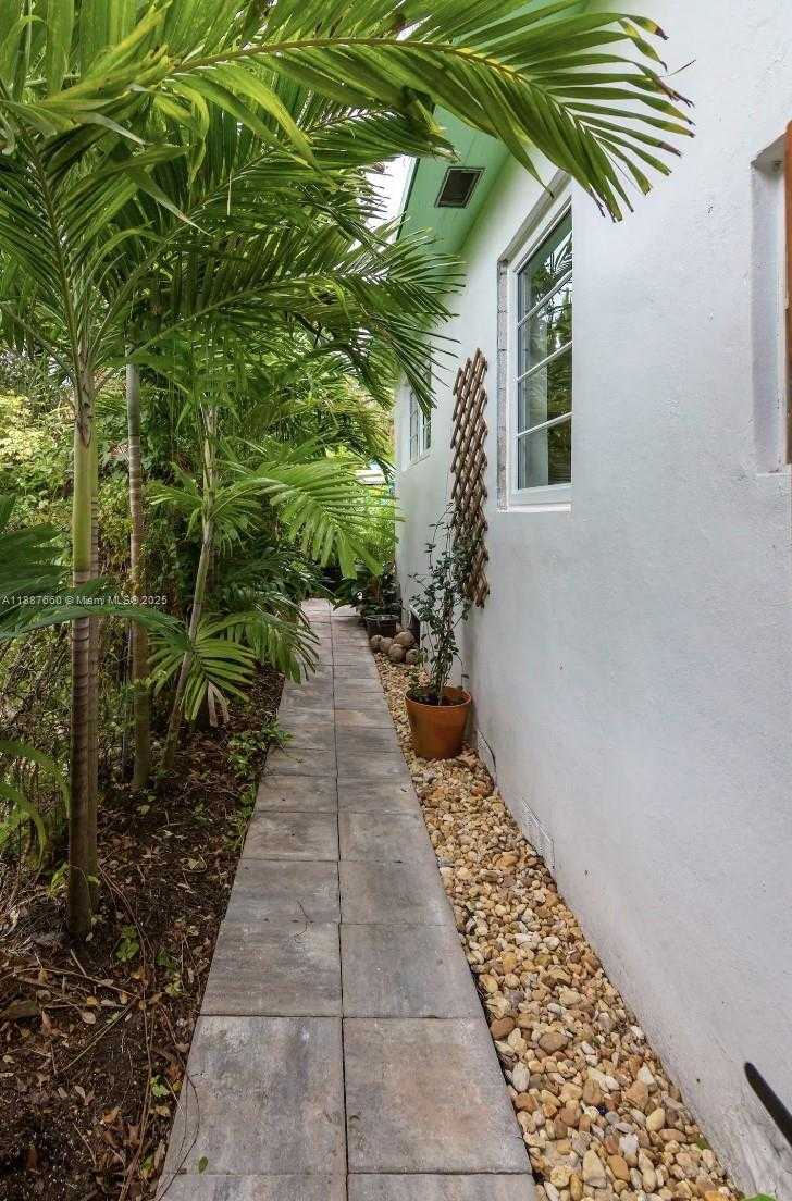 Small Image of 4765 NORTH MIAMI AVE, Miami Number 52
