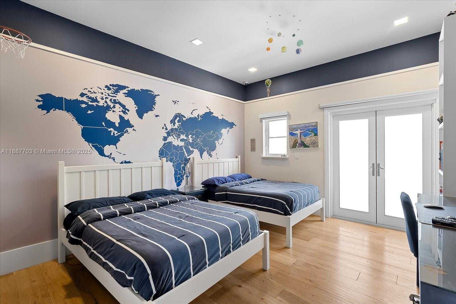 Small Image of 285 CARABELA CT, Coral Gables Number 13