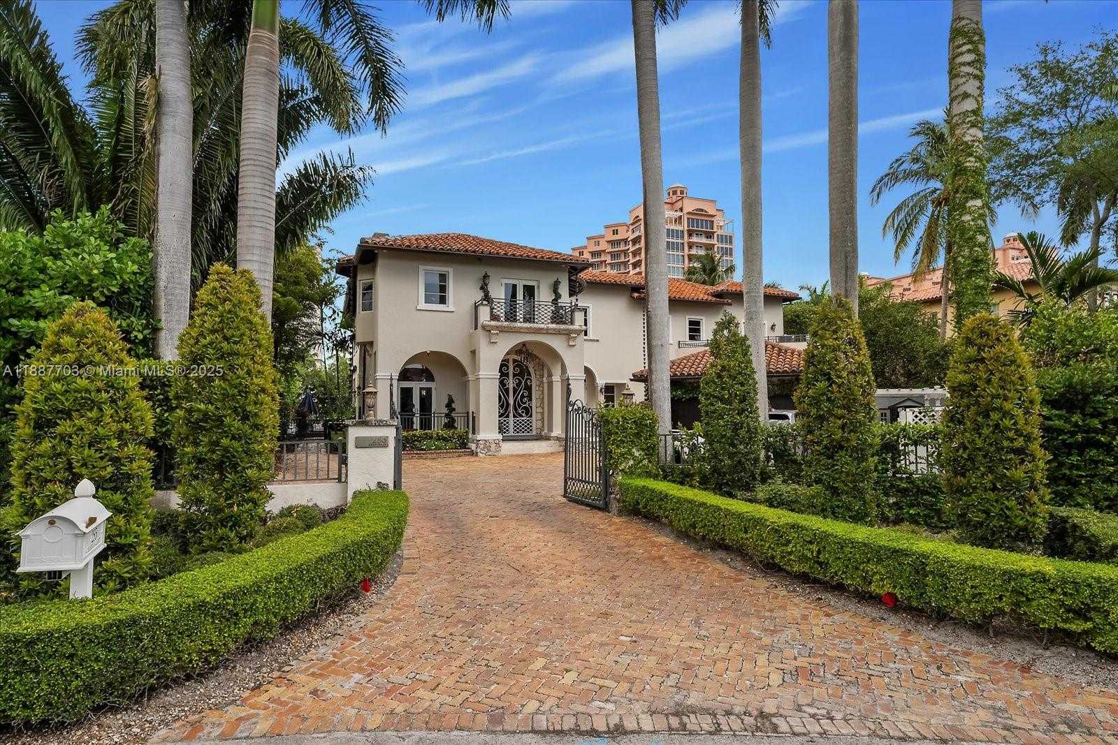 Small Image of 285 CARABELA CT, Coral Gables Number 2
