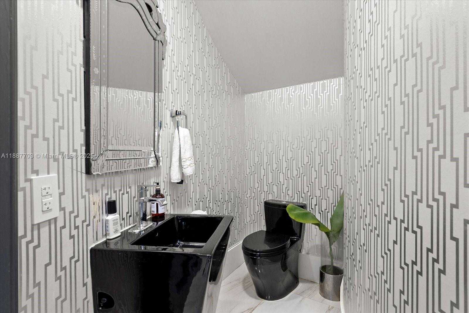 Small Image of 285 CARABELA CT, Coral Gables Number 23