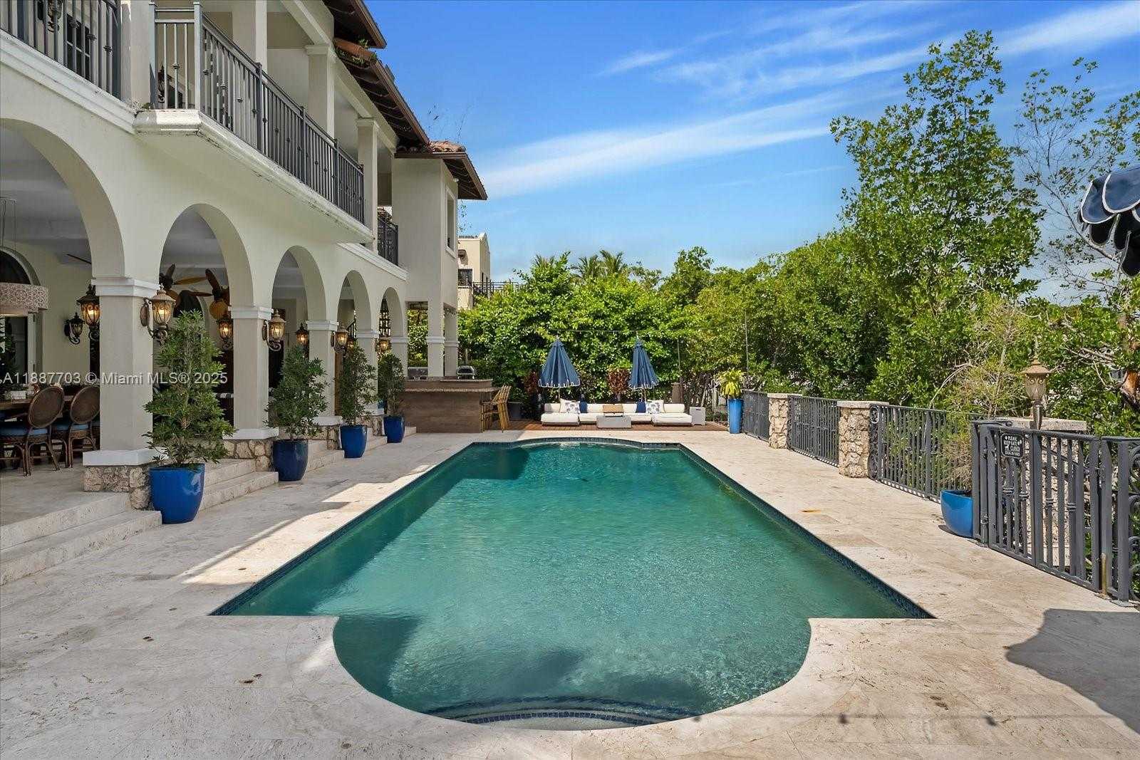 Small Image of 285 CARABELA CT, Coral Gables Number 26