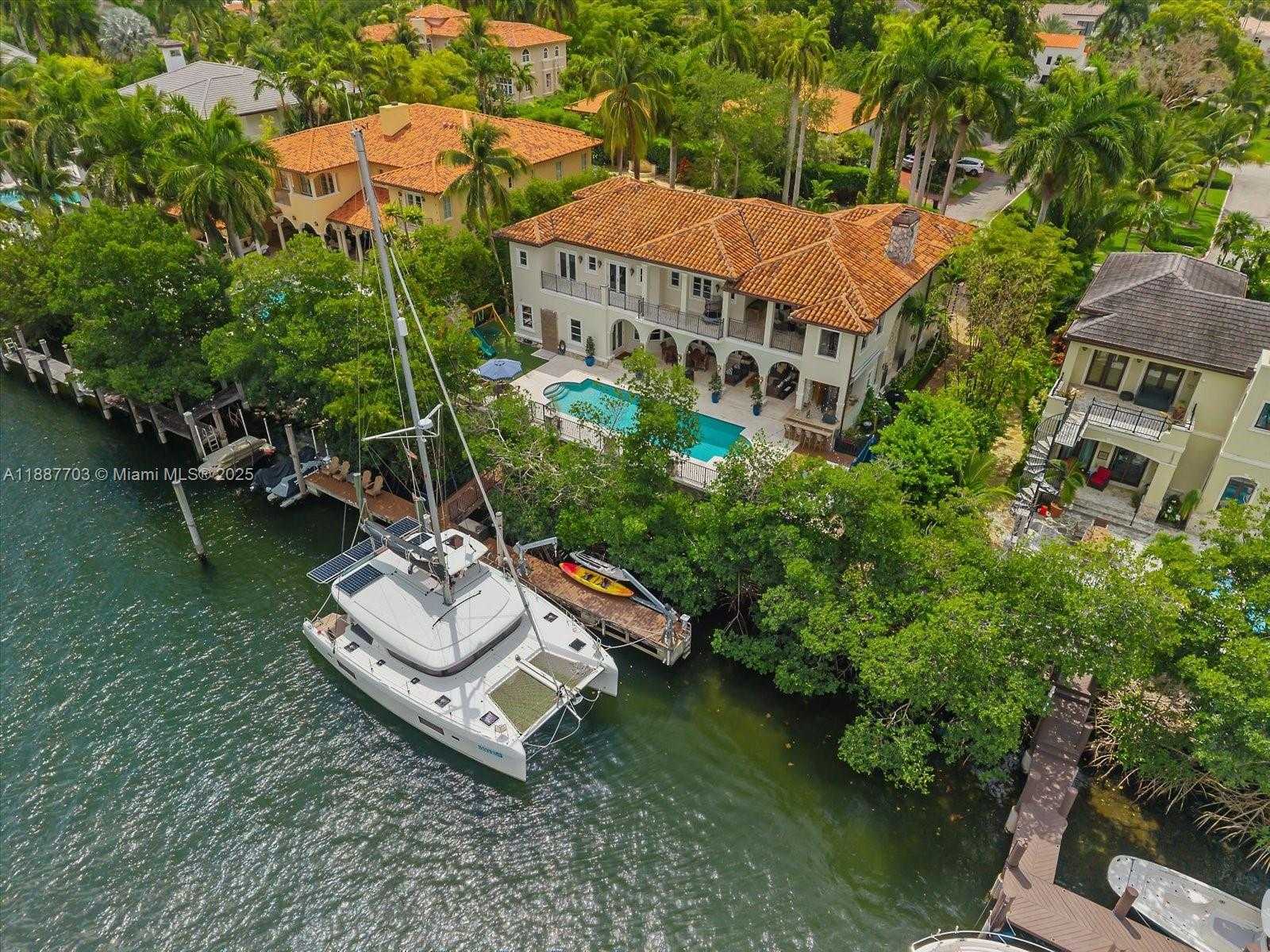 Small Image of 285 CARABELA CT, Coral Gables Number 28